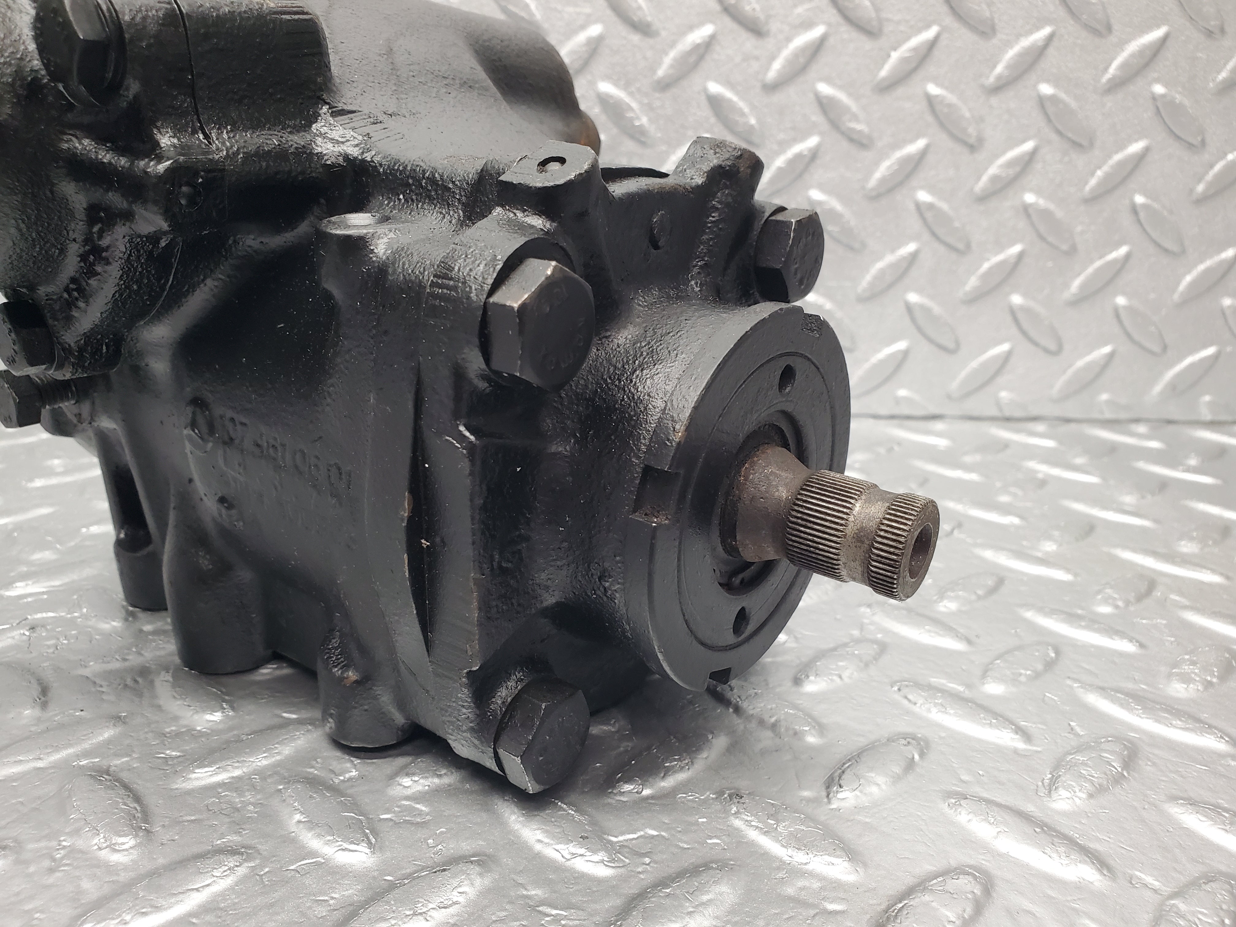 2041 Mercedes-Benz C107 350SLC Coupe Steering Box Steering Rack 1074610601