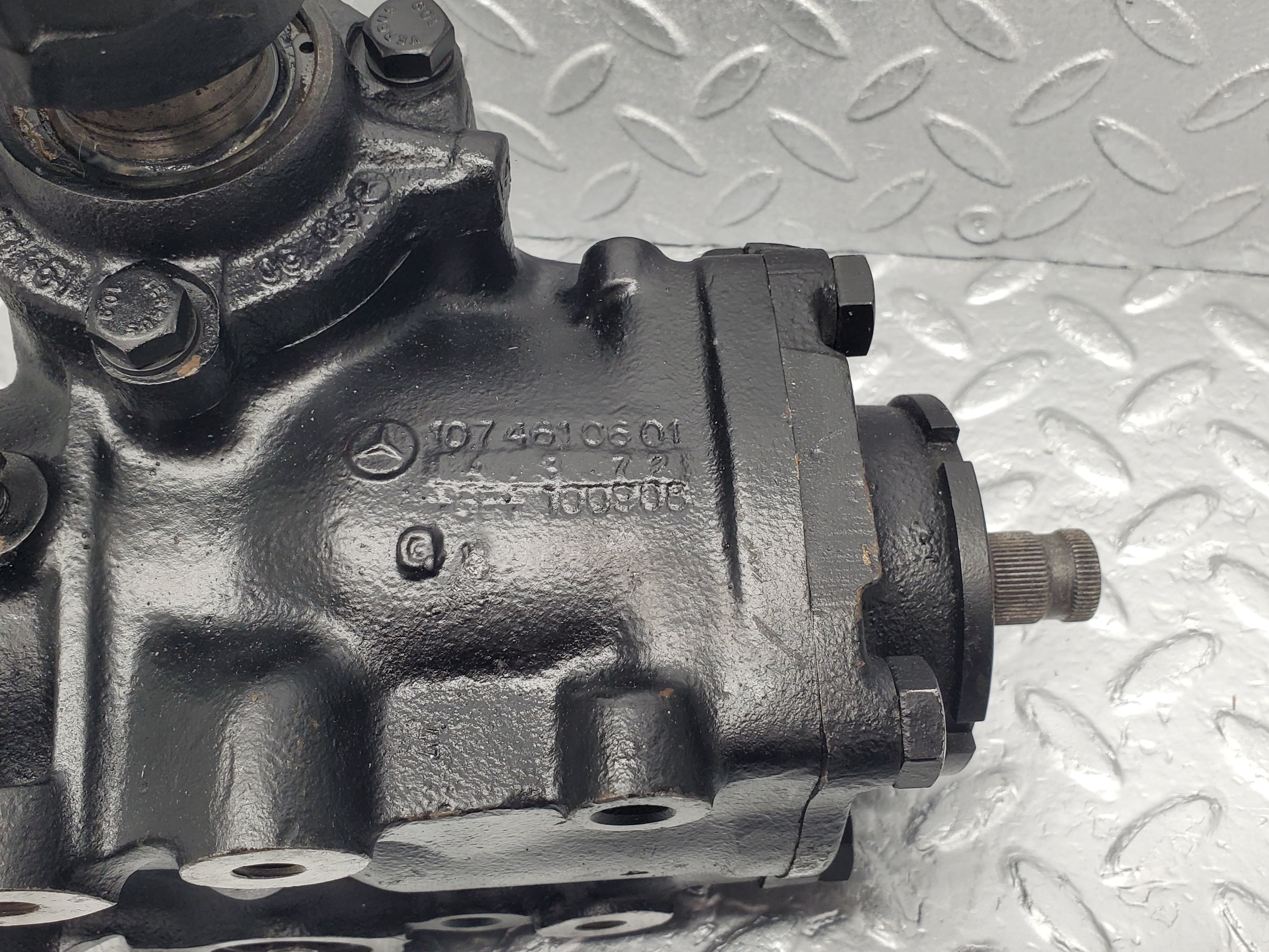 2041 Mercedes-Benz C107 350SLC Coupe Steering Box Steering Rack 1074610601