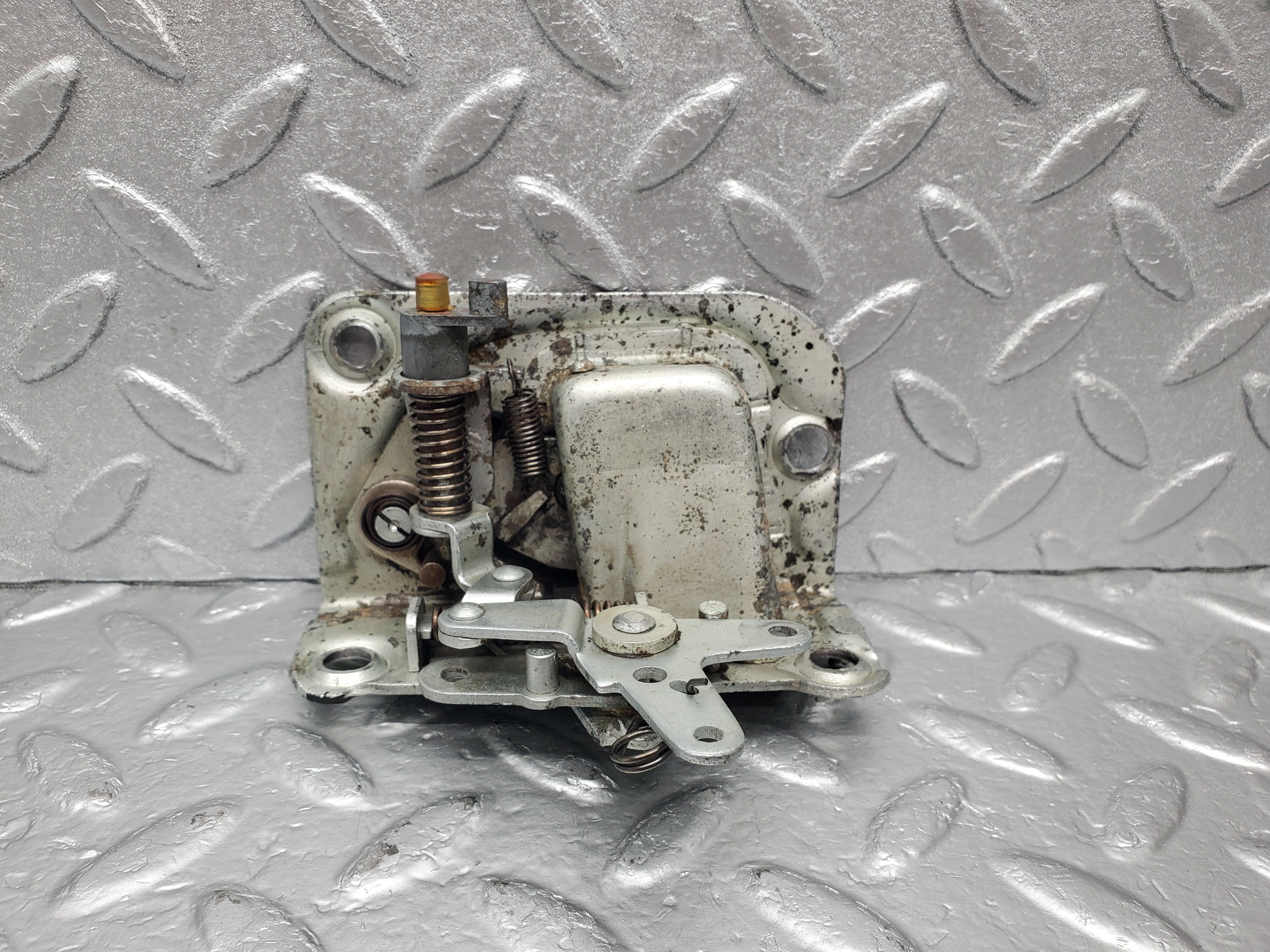 2054 Mercedes-Benz W105 219 Ponton Door Lock Rear Right BOMORO