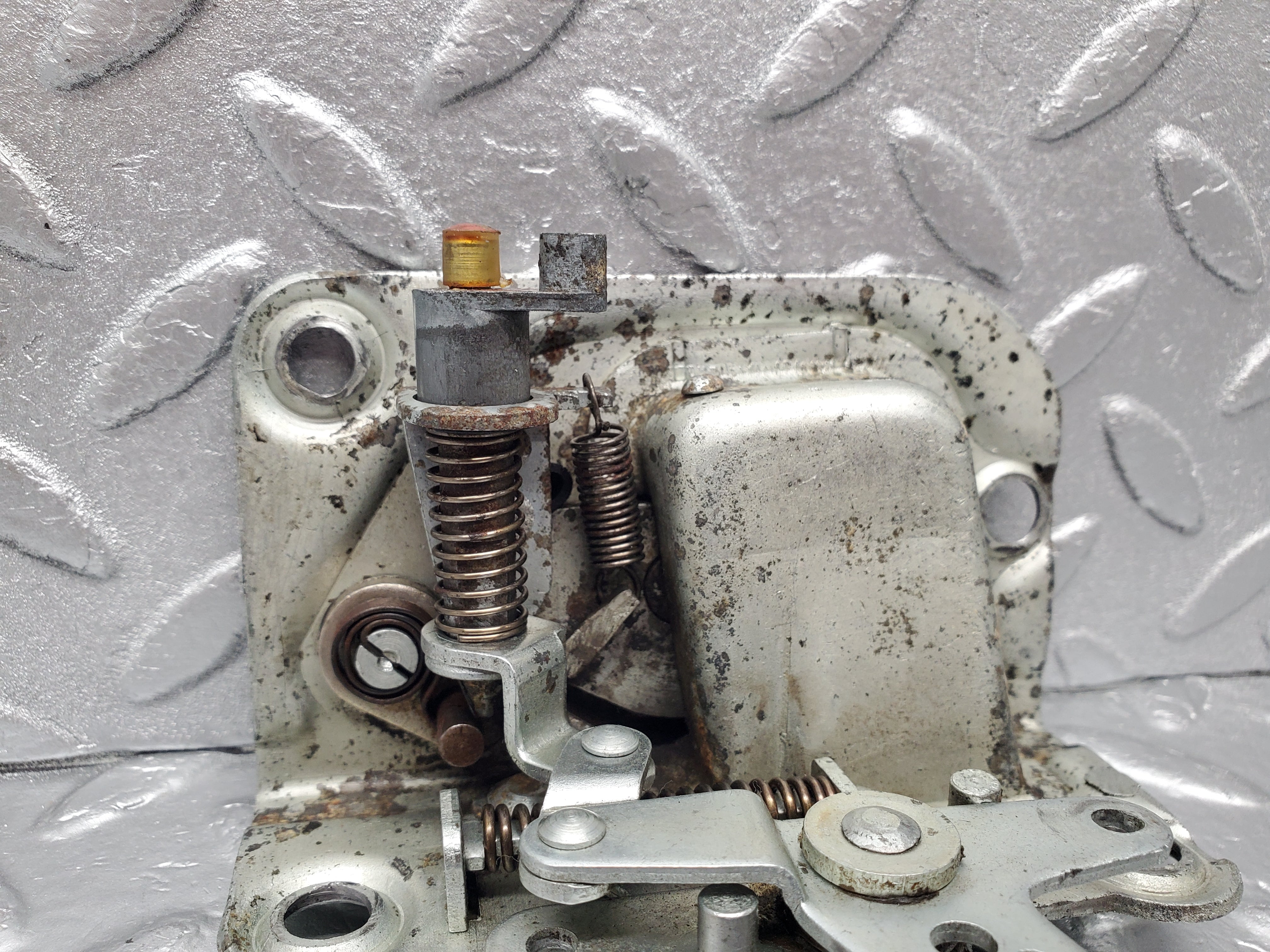 2054 Mercedes-Benz W105 219 Ponton Door Lock Rear Right BOMORO