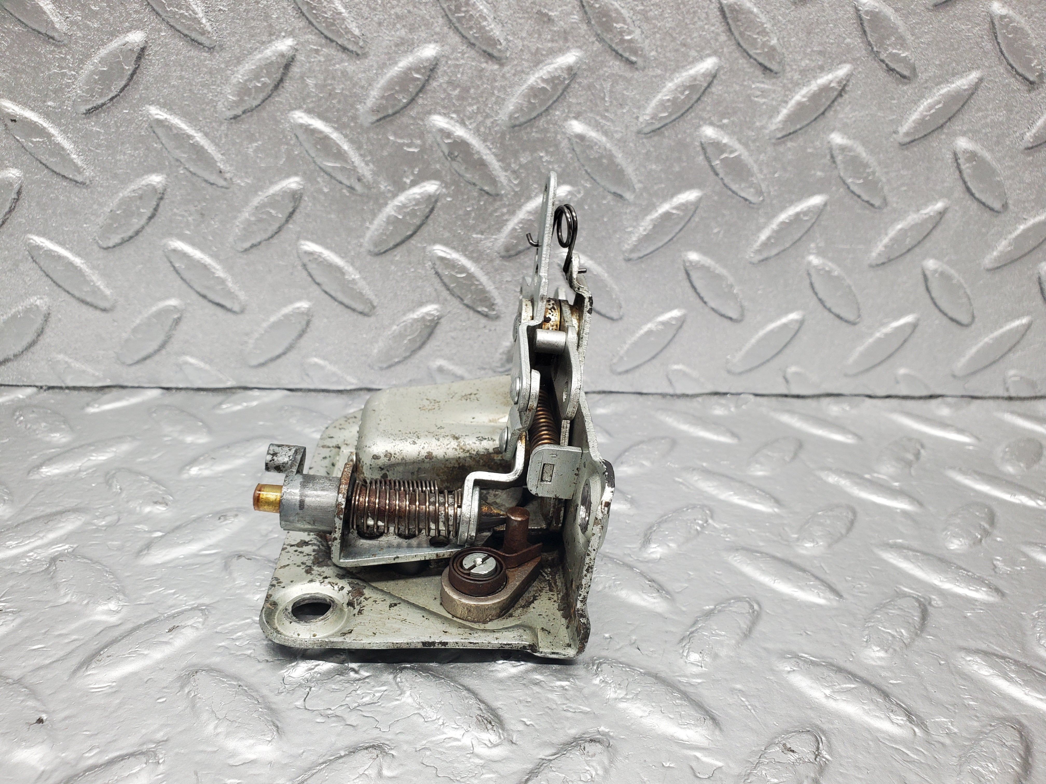 2054 Mercedes-Benz W105 219 Ponton Door Lock Rear Right BOMORO