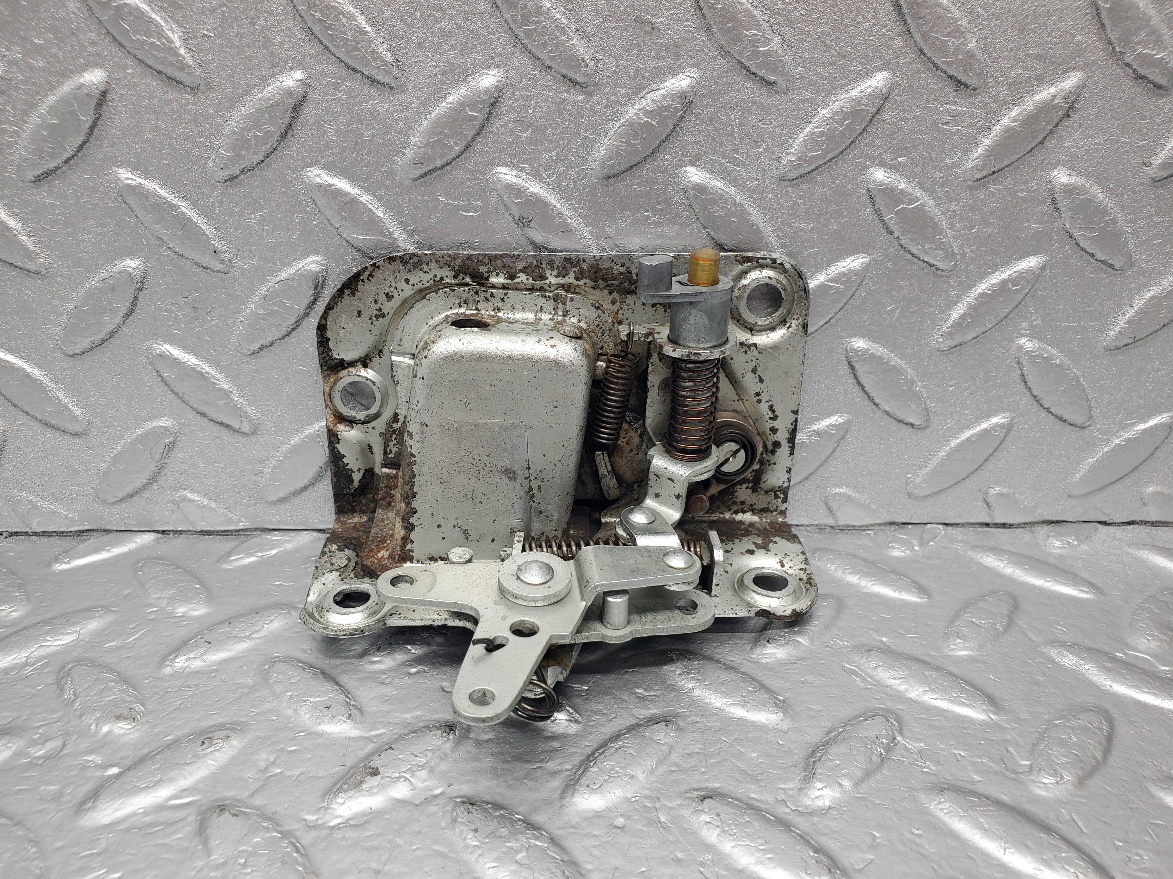 2055 Mercedes-Benz W105 219 Ponton Door Lock Rear Left BOMORO