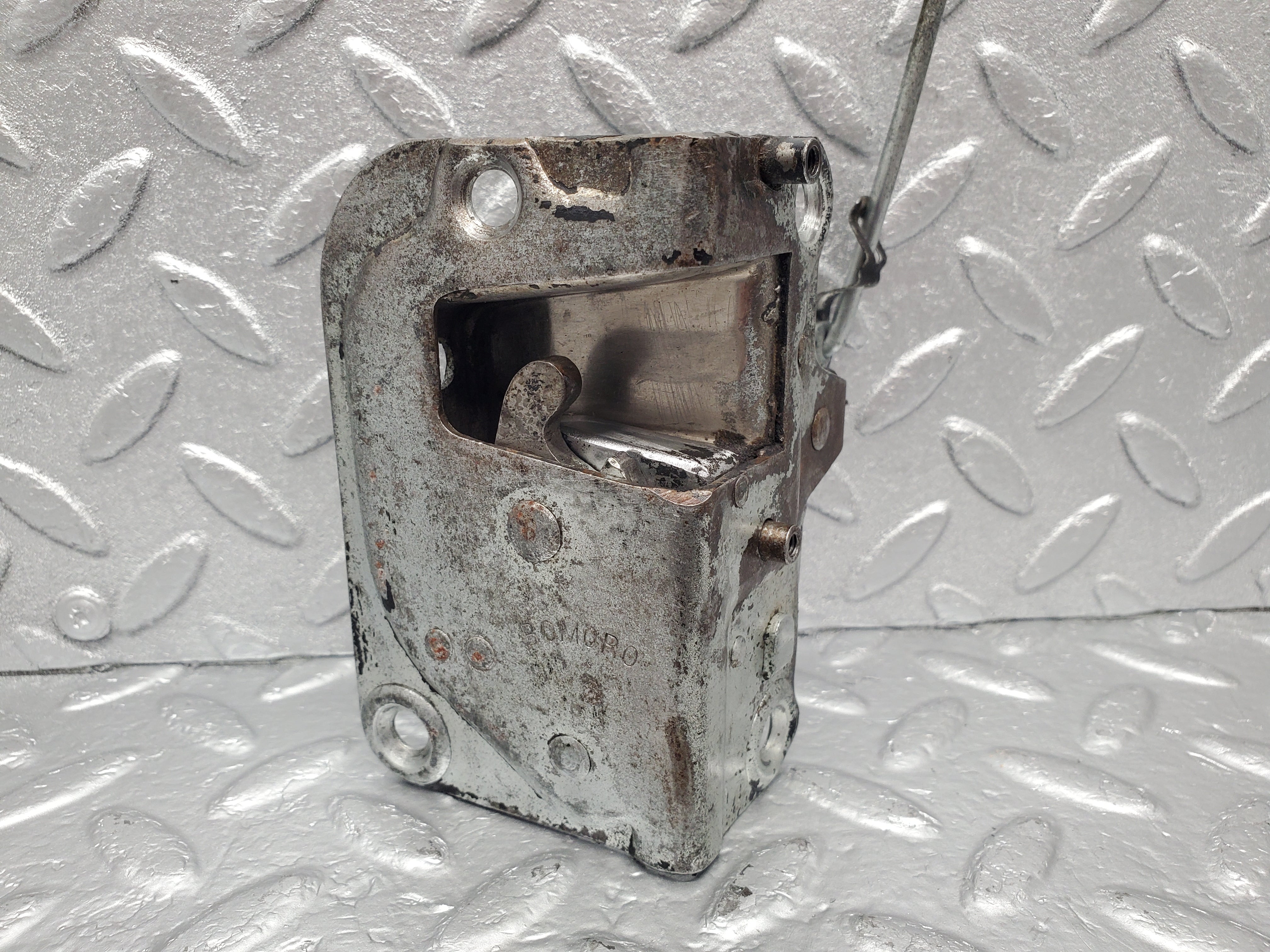 2056 Mercedes-Benz W105 219 Ponton Door Lock Front Left BOMORO