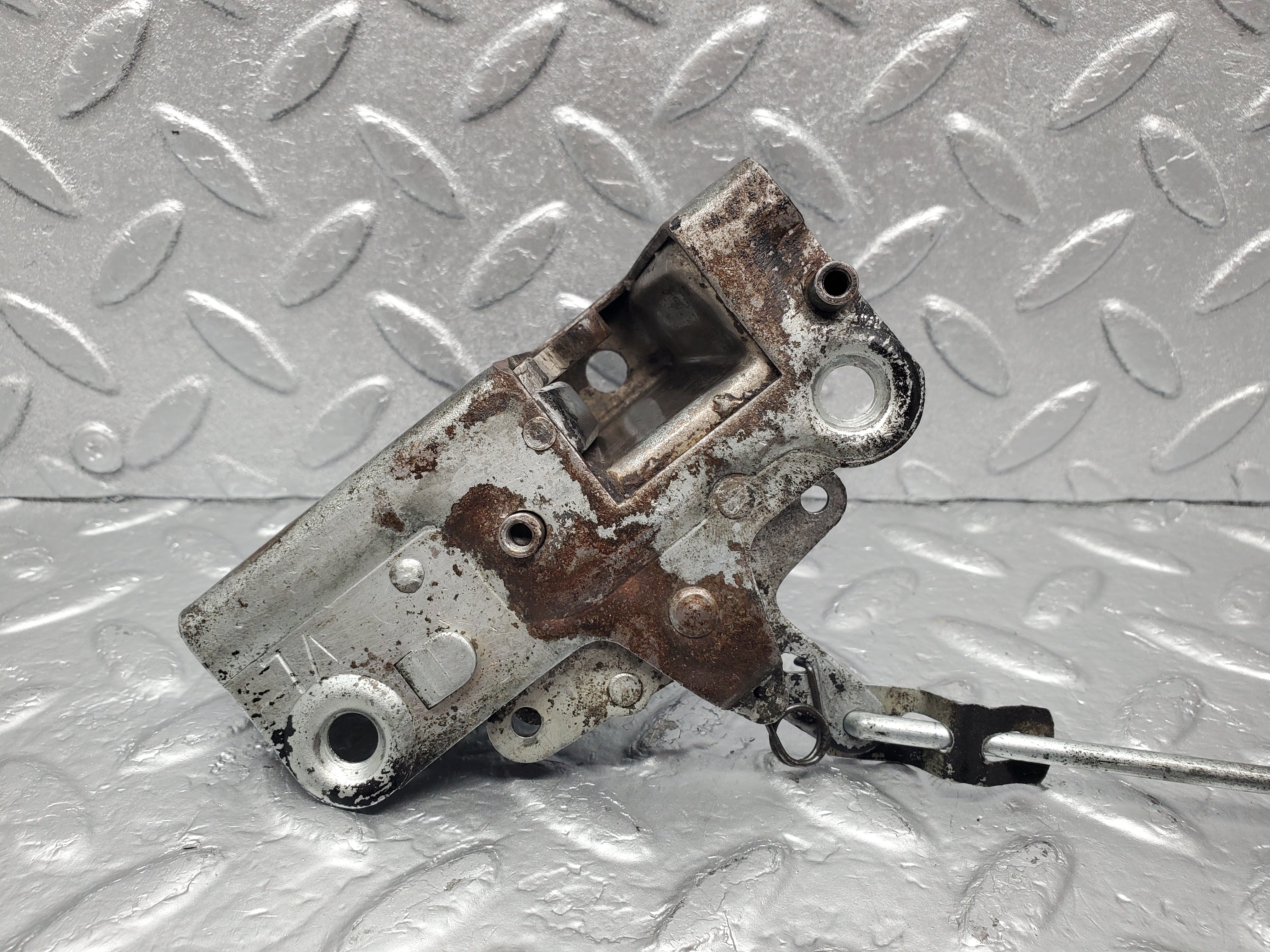 2056 Mercedes-Benz W105 219 Ponton Door Lock Front Left BOMORO