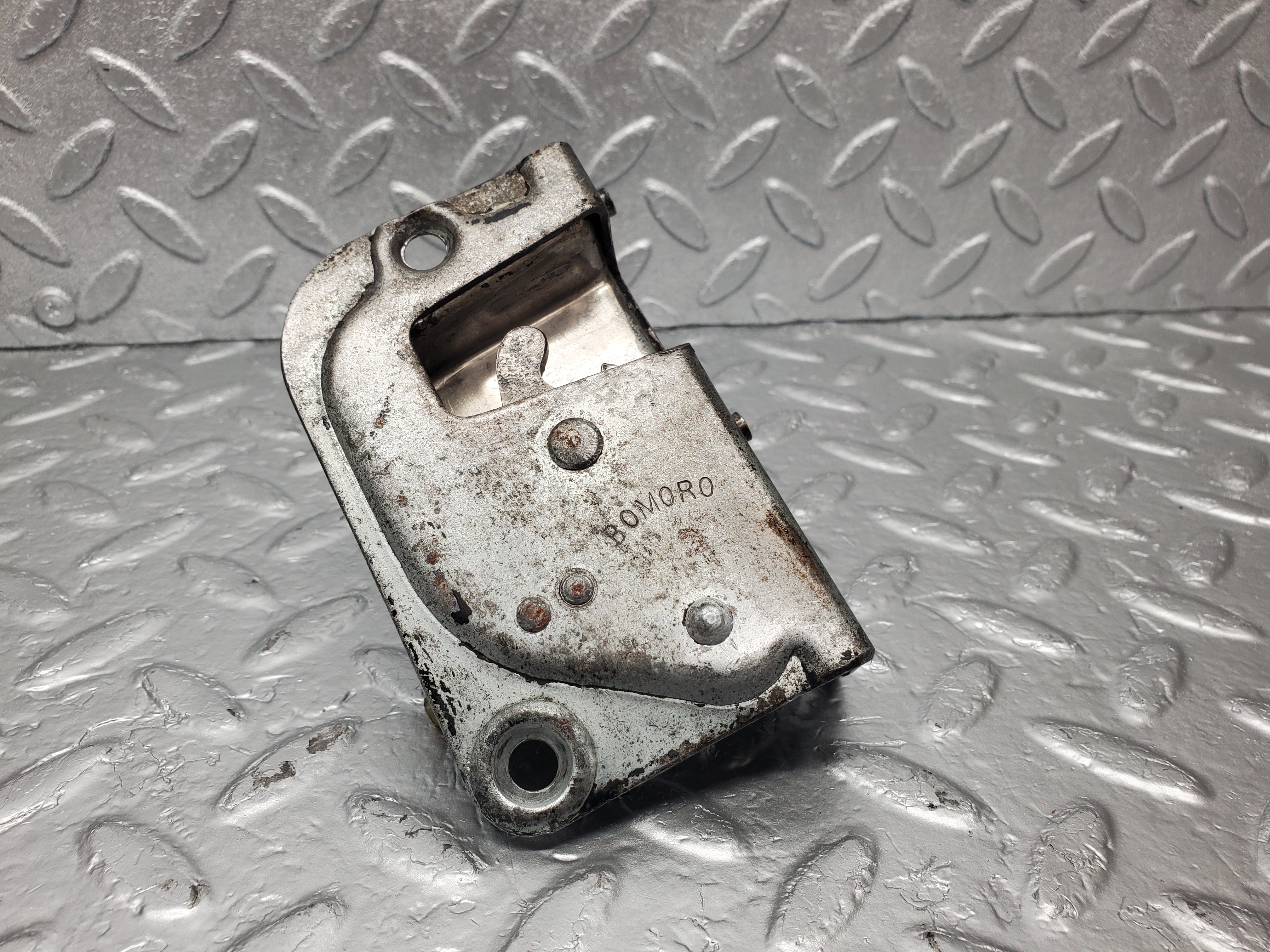 2056 Mercedes-Benz W105 219 Ponton Door Lock Front Left BOMORO