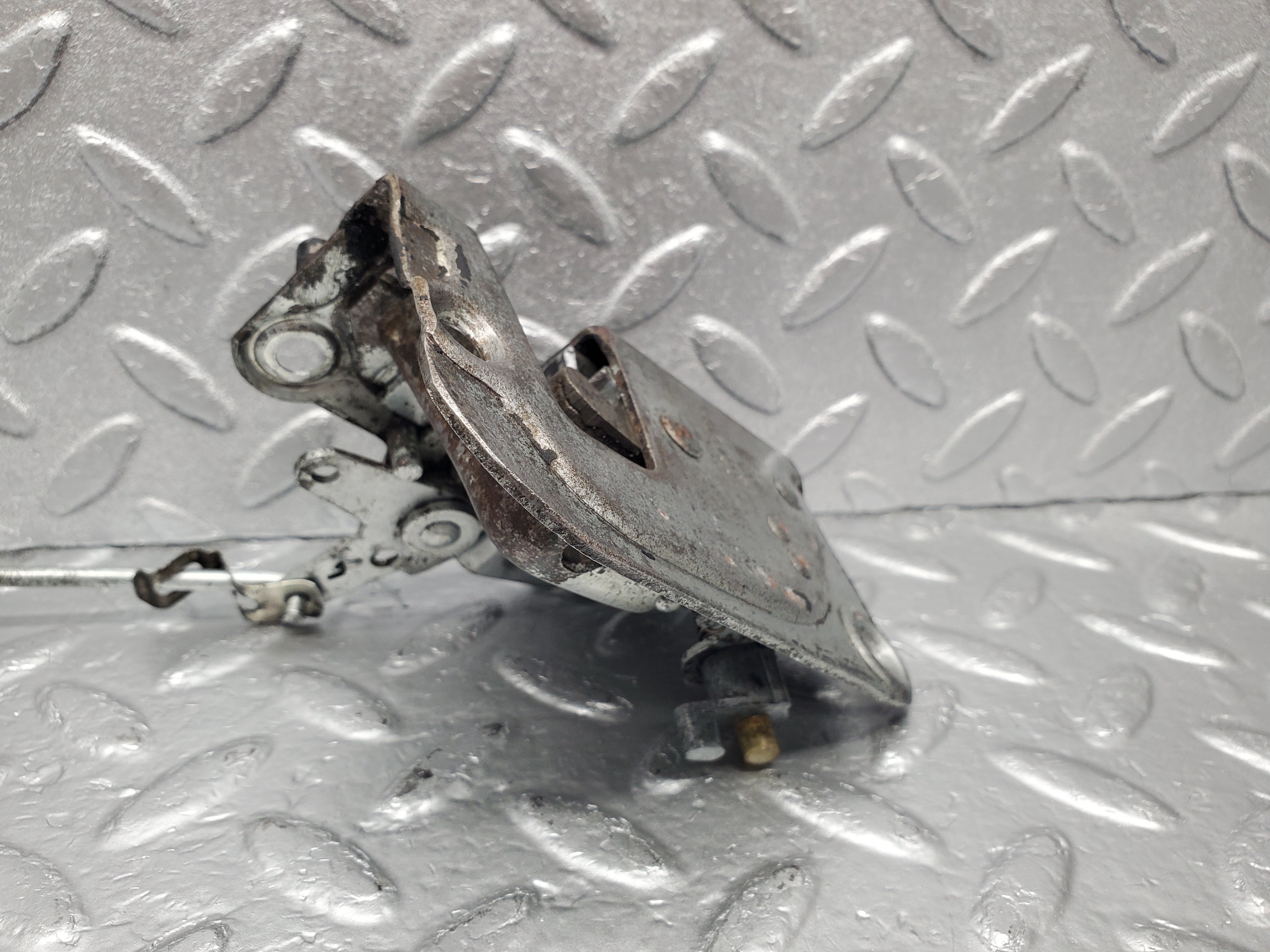 2056 Mercedes-Benz W105 219 Ponton Door Lock Front Left BOMORO