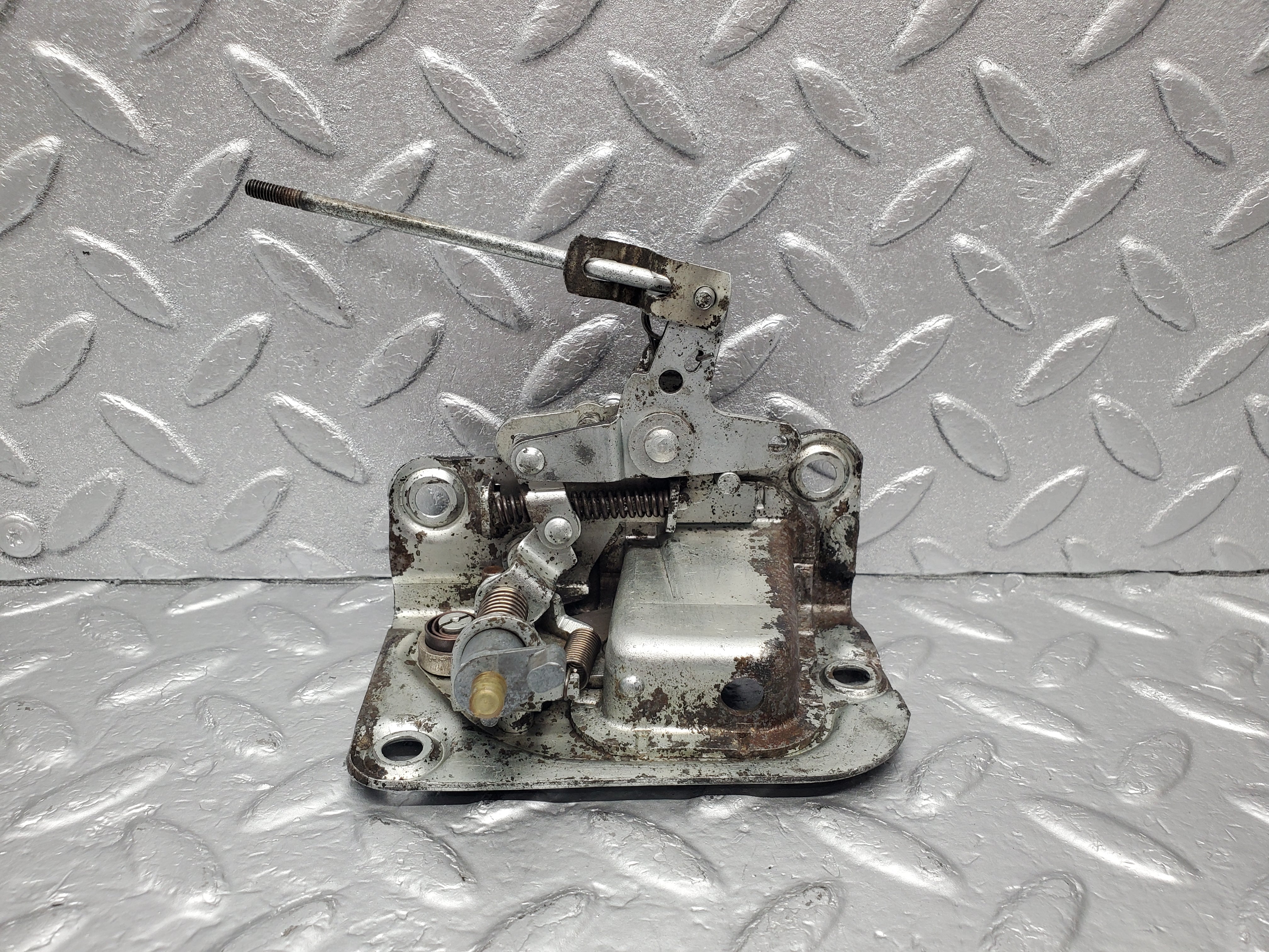 2056 Mercedes-Benz W105 219 Ponton Door Lock Front Left BOMORO