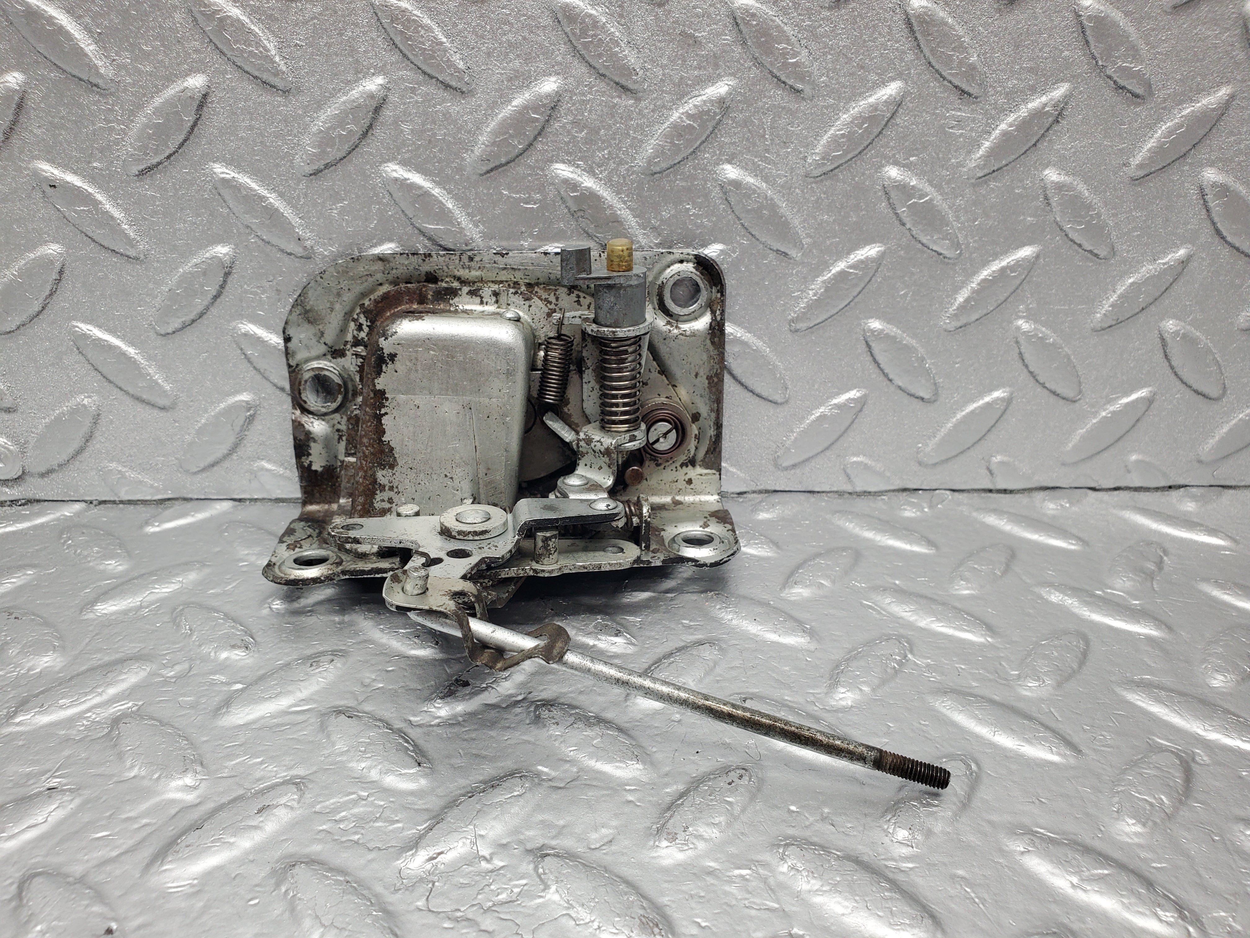 2056 Mercedes-Benz W105 219 Ponton Door Lock Front Left BOMORO