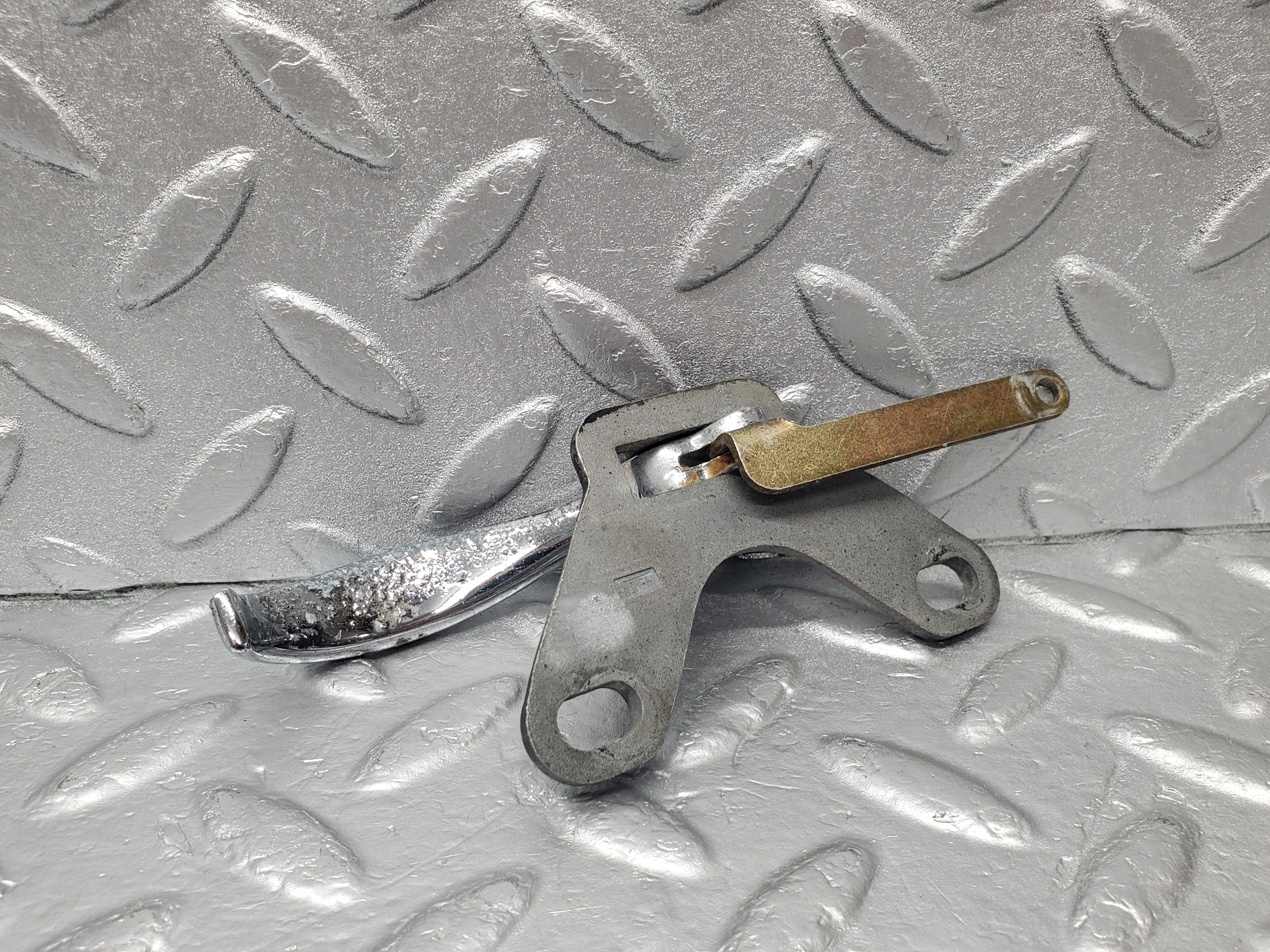 2061 Mercedes-Benz W105 219 Ponton Interior Door Handle Front Left