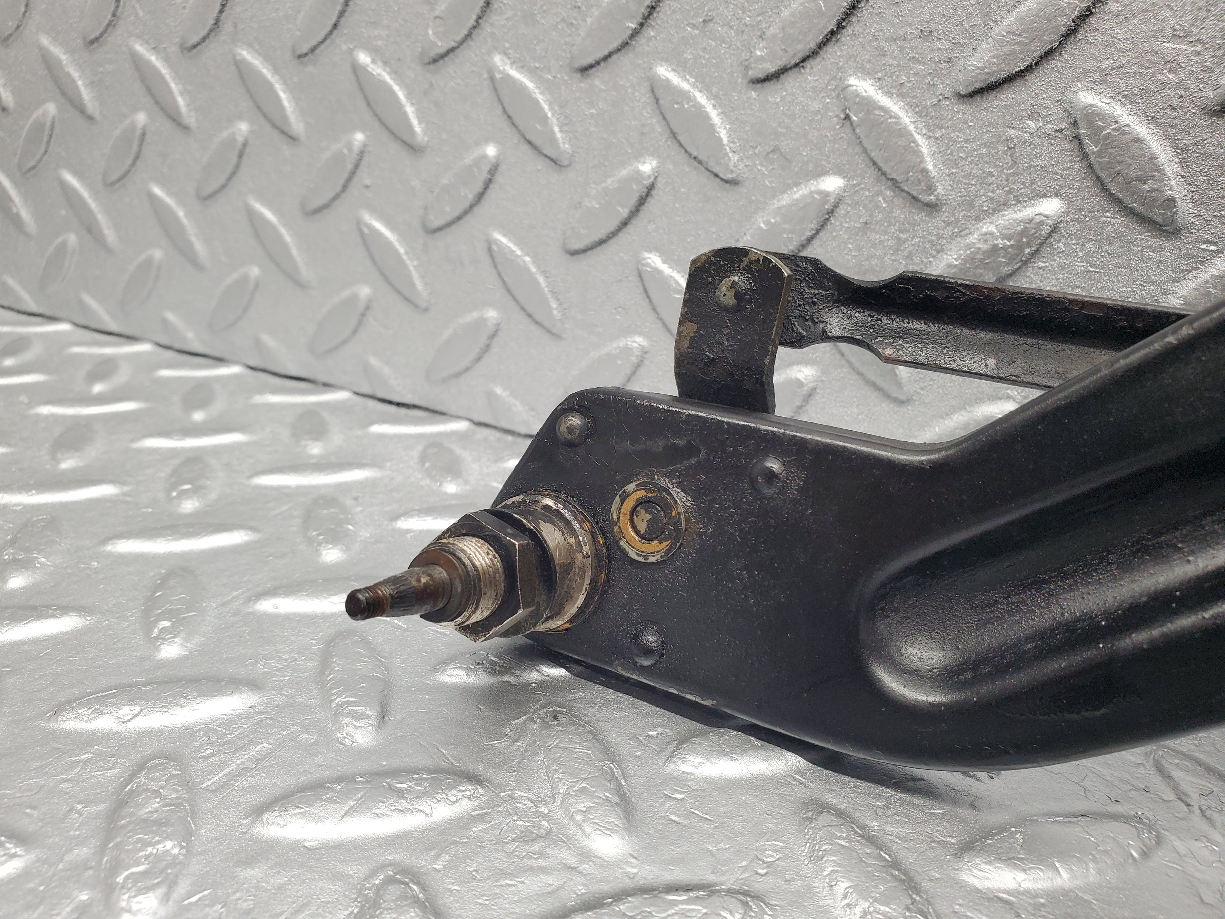 1994 Mercedes-Benz W105 219 Ponton Windscreen Wiper Linkage Mechanism