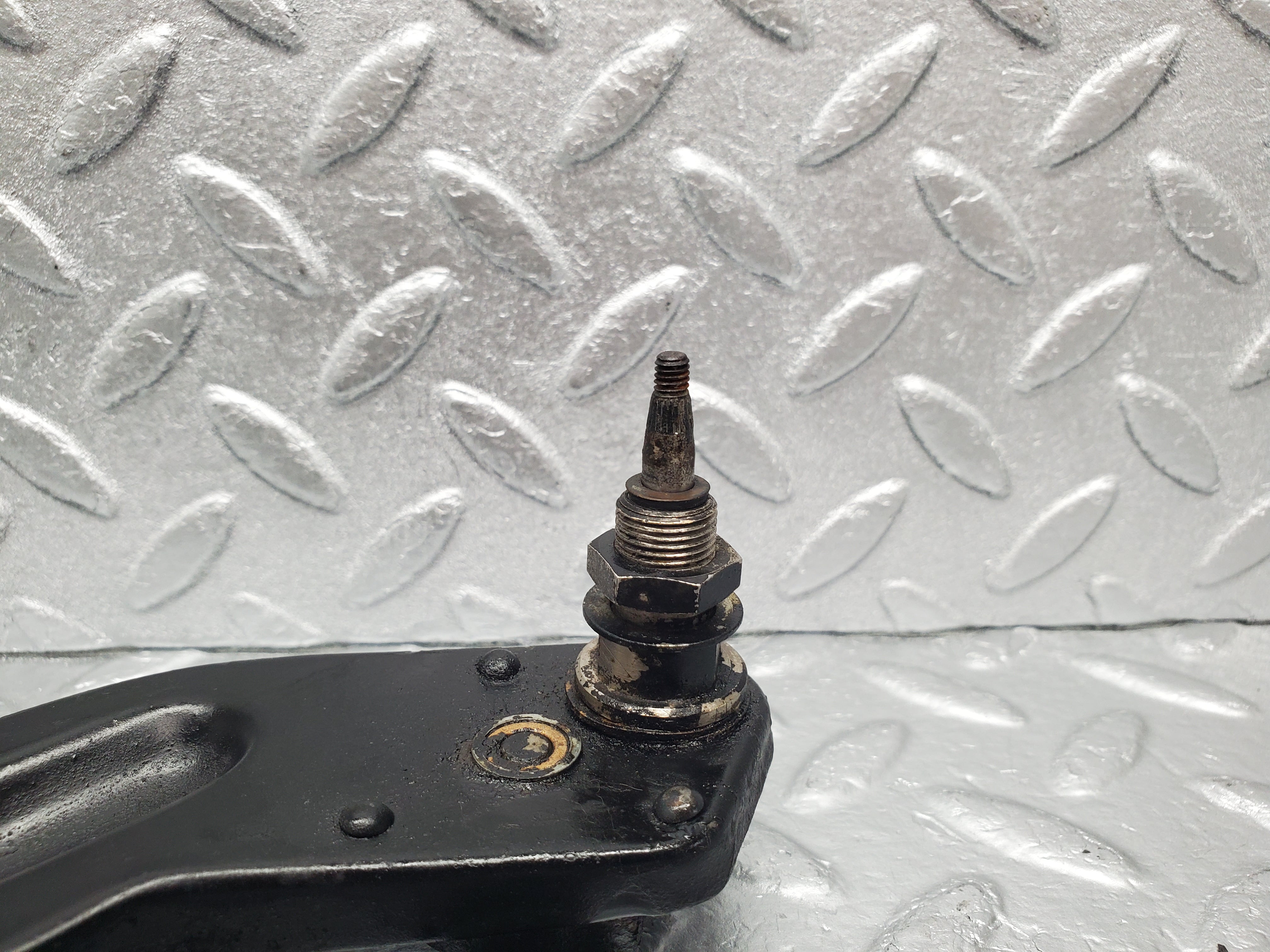 1994 Mercedes-Benz W105 219 Ponton Windscreen Wiper Linkage Mechanism