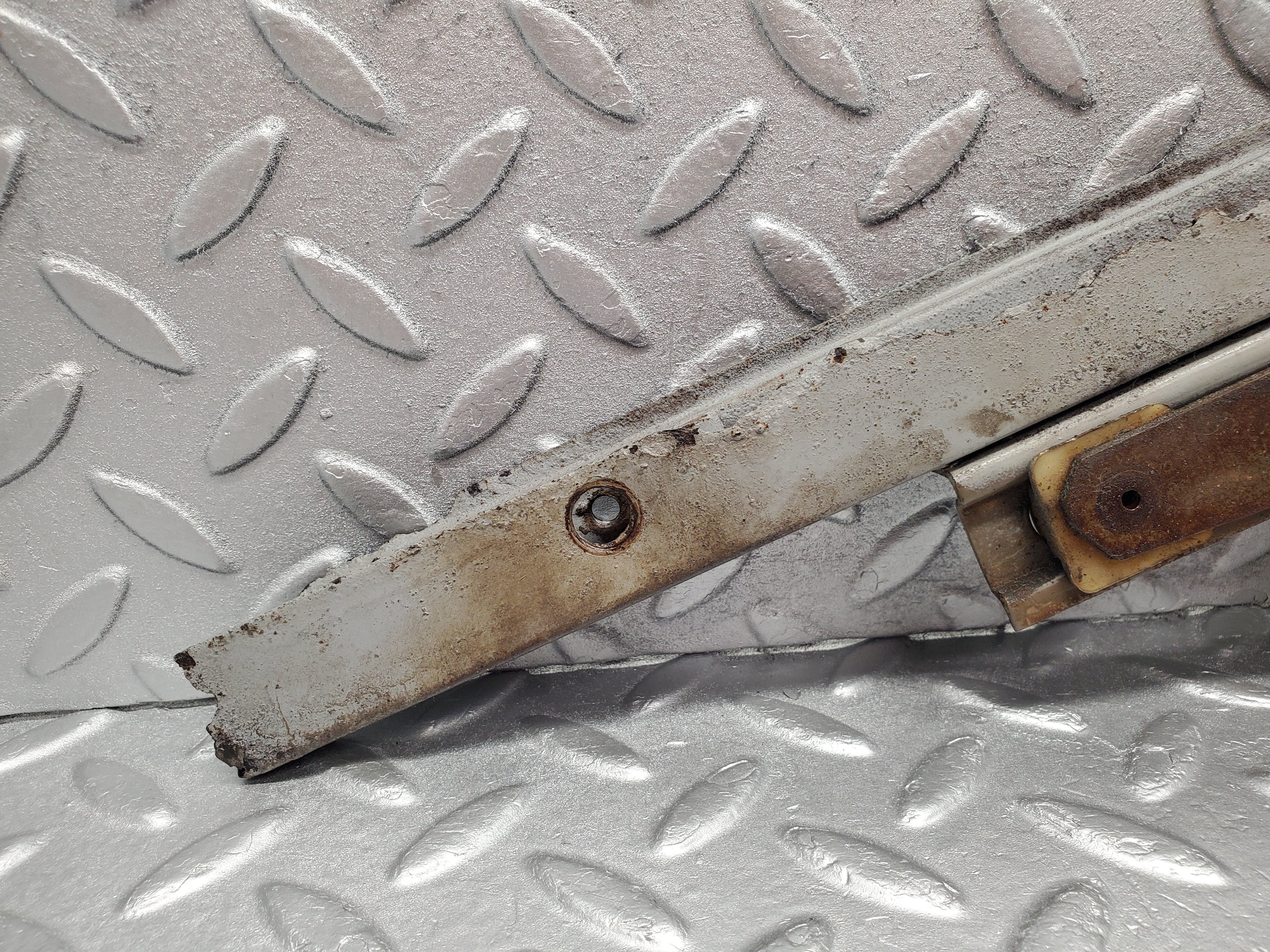 2050 Mercedes-Benz W105 219 Ponton Rear Left Manual Window Regulator