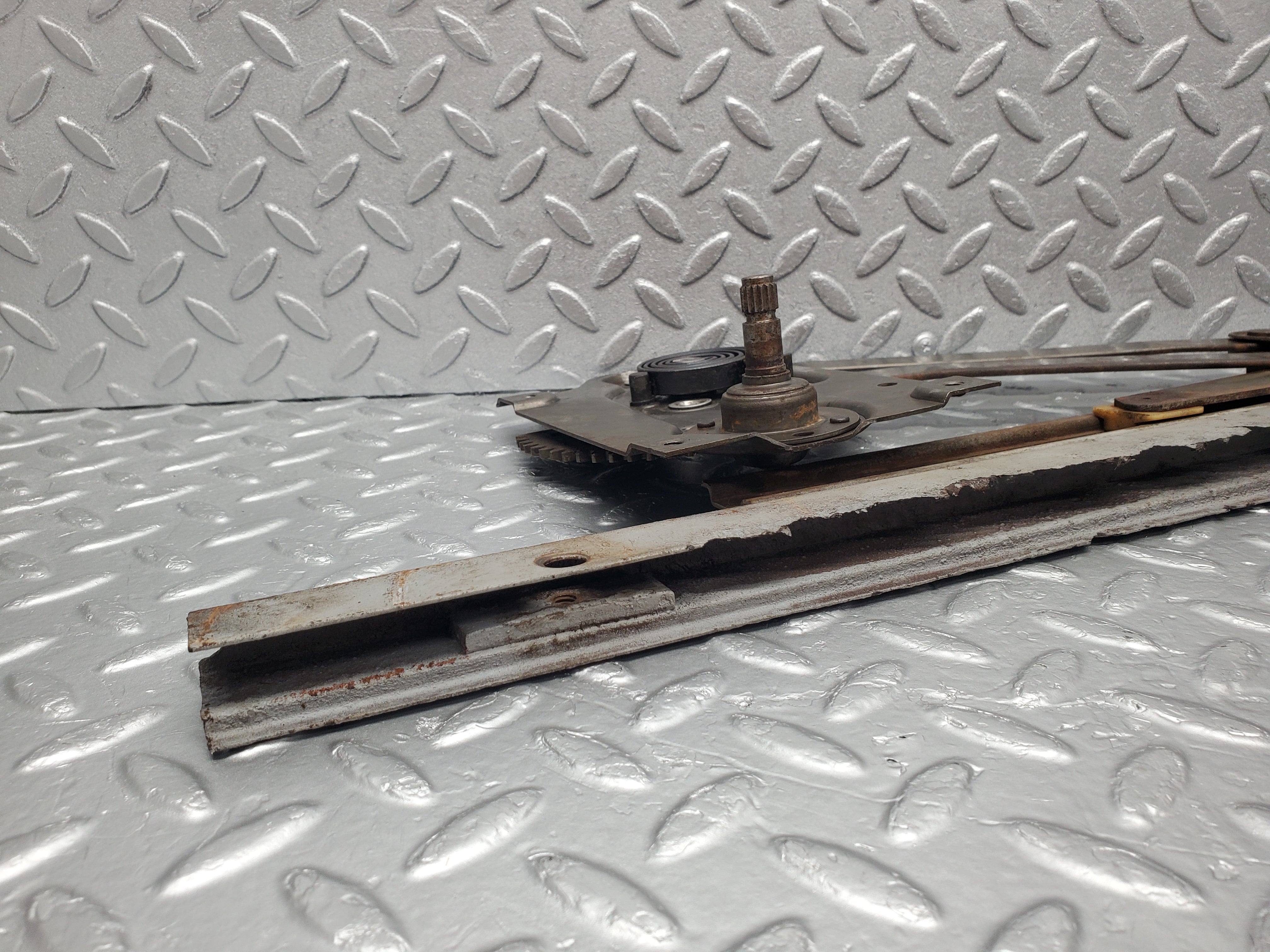 2050 Mercedes-Benz W105 219 Ponton Rear Left Manual Window Regulator