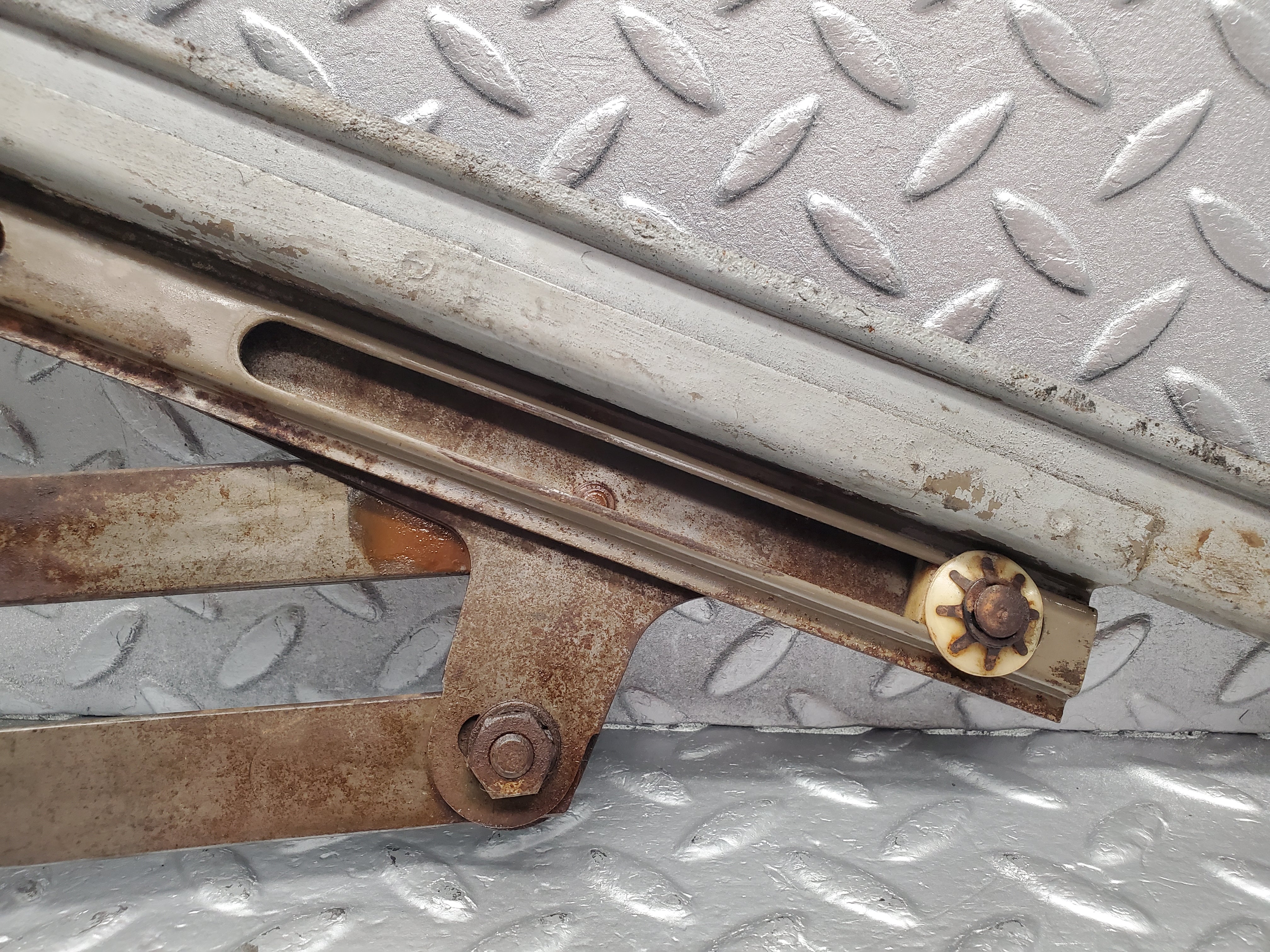 2050 Mercedes-Benz W105 219 Ponton Rear Left Manual Window Regulator