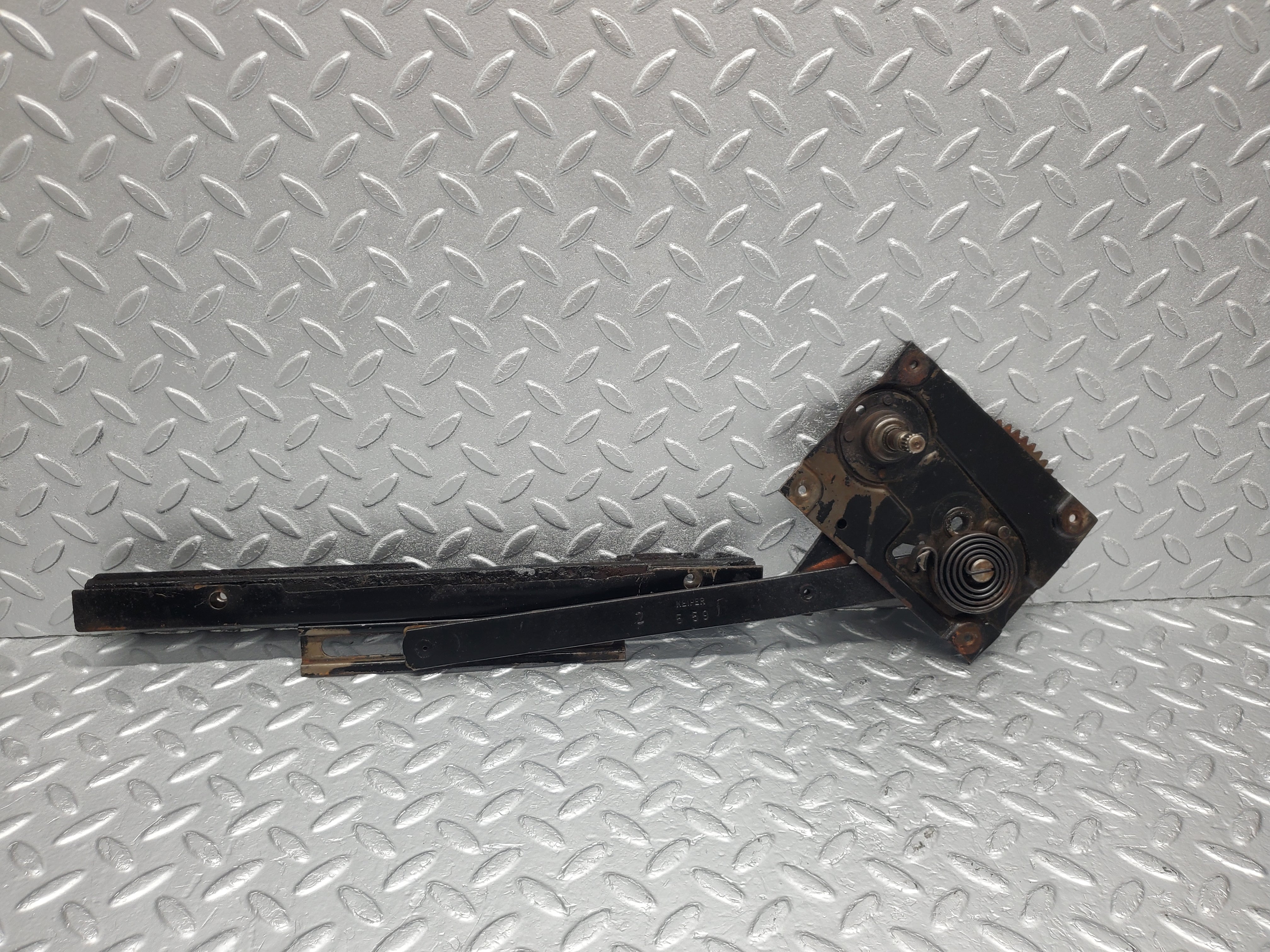 2052 Mercedes-Benz W105 219 Ponton Front Left Manual Window Regulator