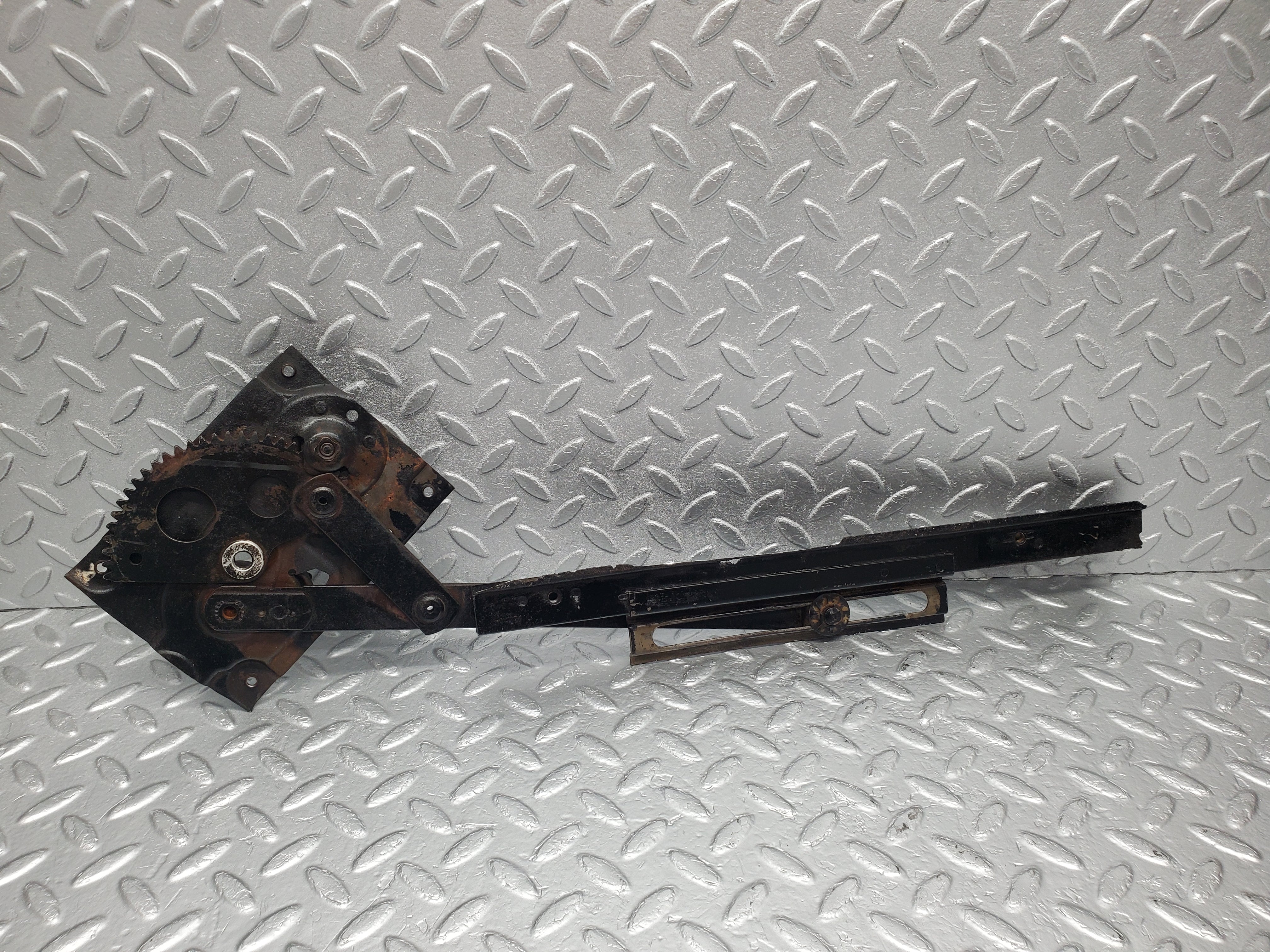 2052 Mercedes-Benz W105 219 Ponton Front Left Manual Window Regulator