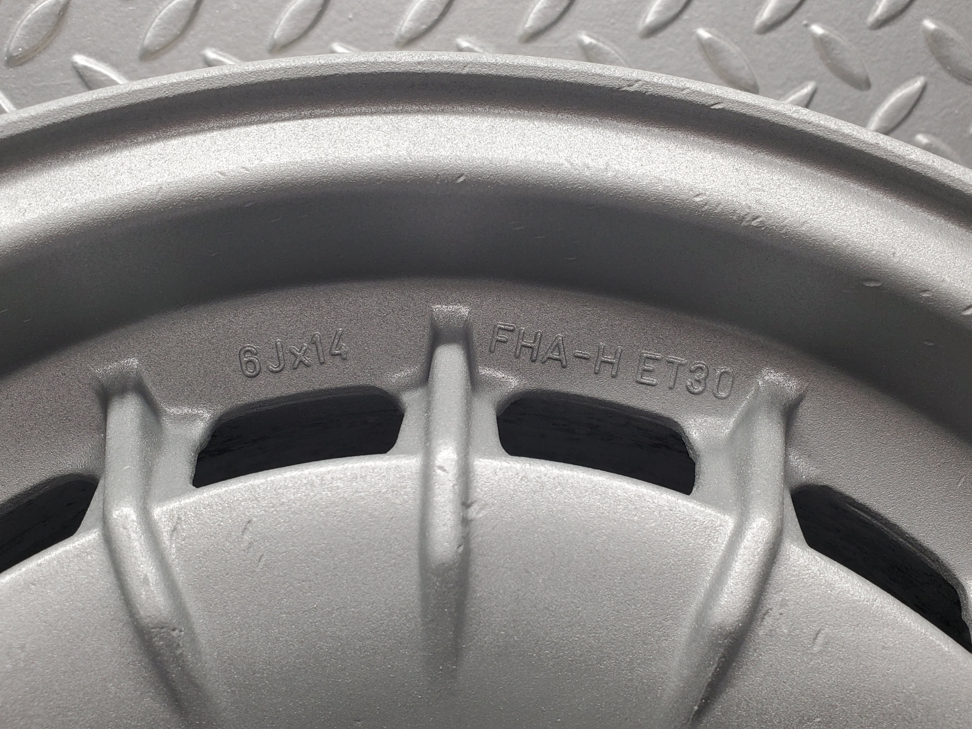 28193 Mercedes-Benz Alloy Wheel Set Mexican Hat Intra 6Jx14H2 ET30