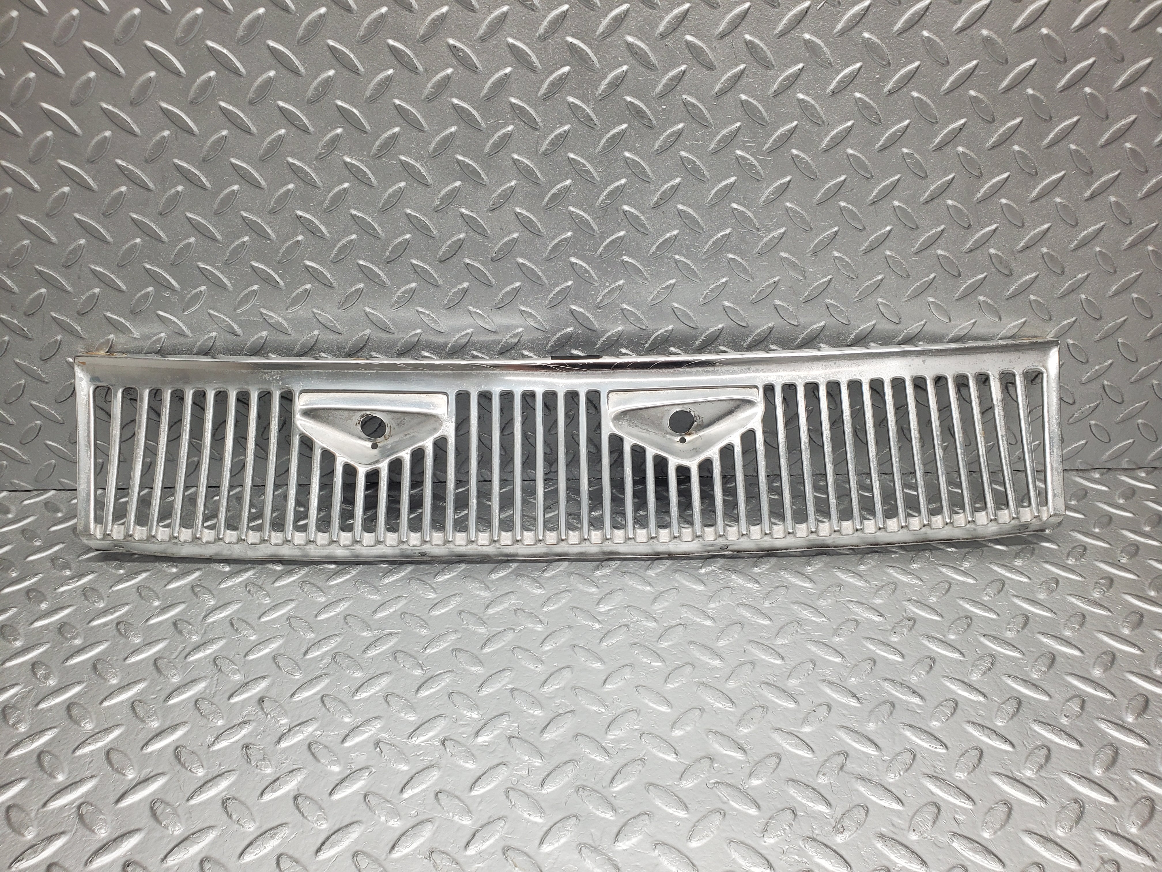 2115 Mercedes-Benz W116 350SE Chrome Air Vent Wiper Cover Grille