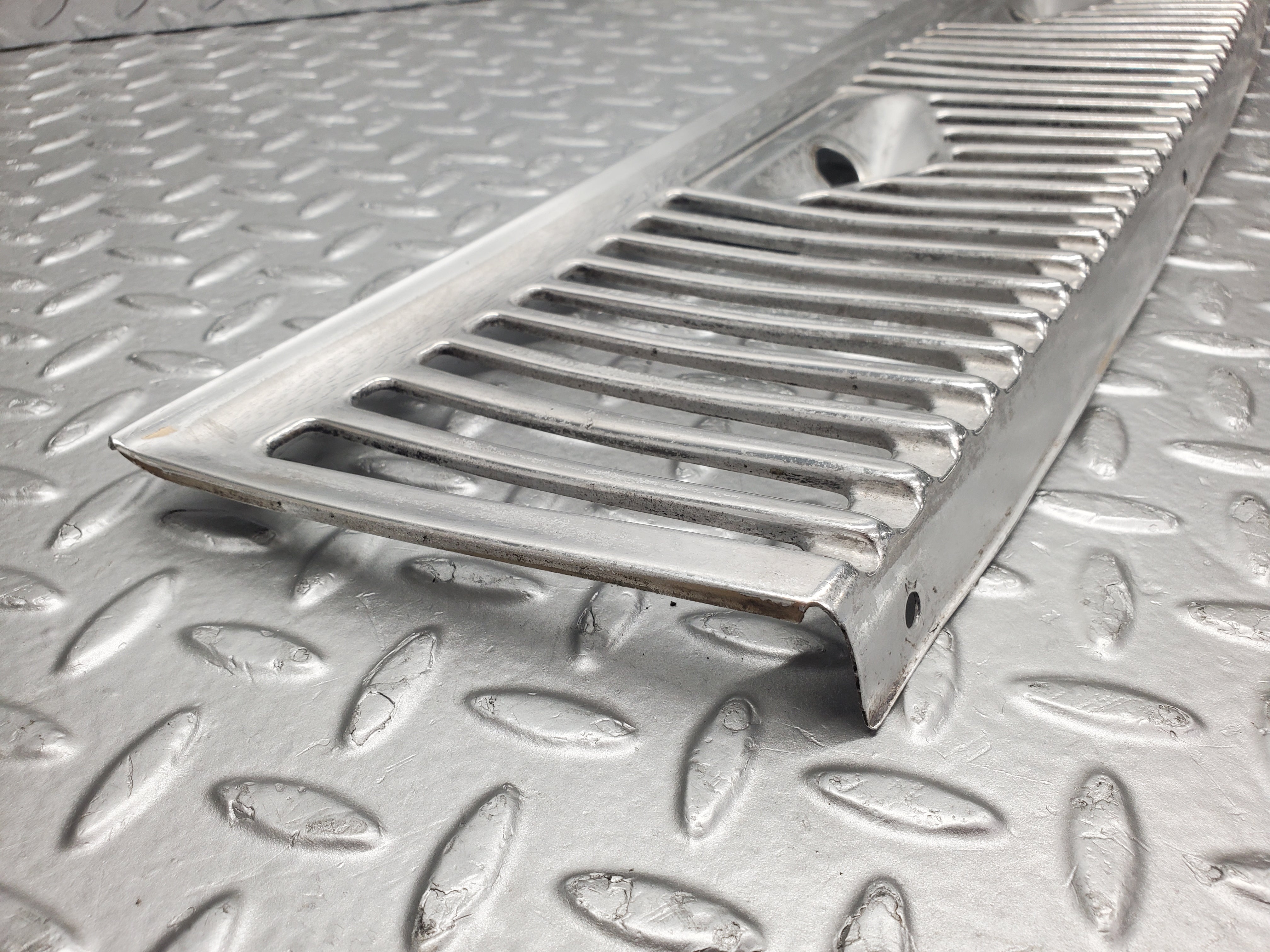 2115 Mercedes-Benz W116 350SE Chrome Air Vent Wiper Cover Grille