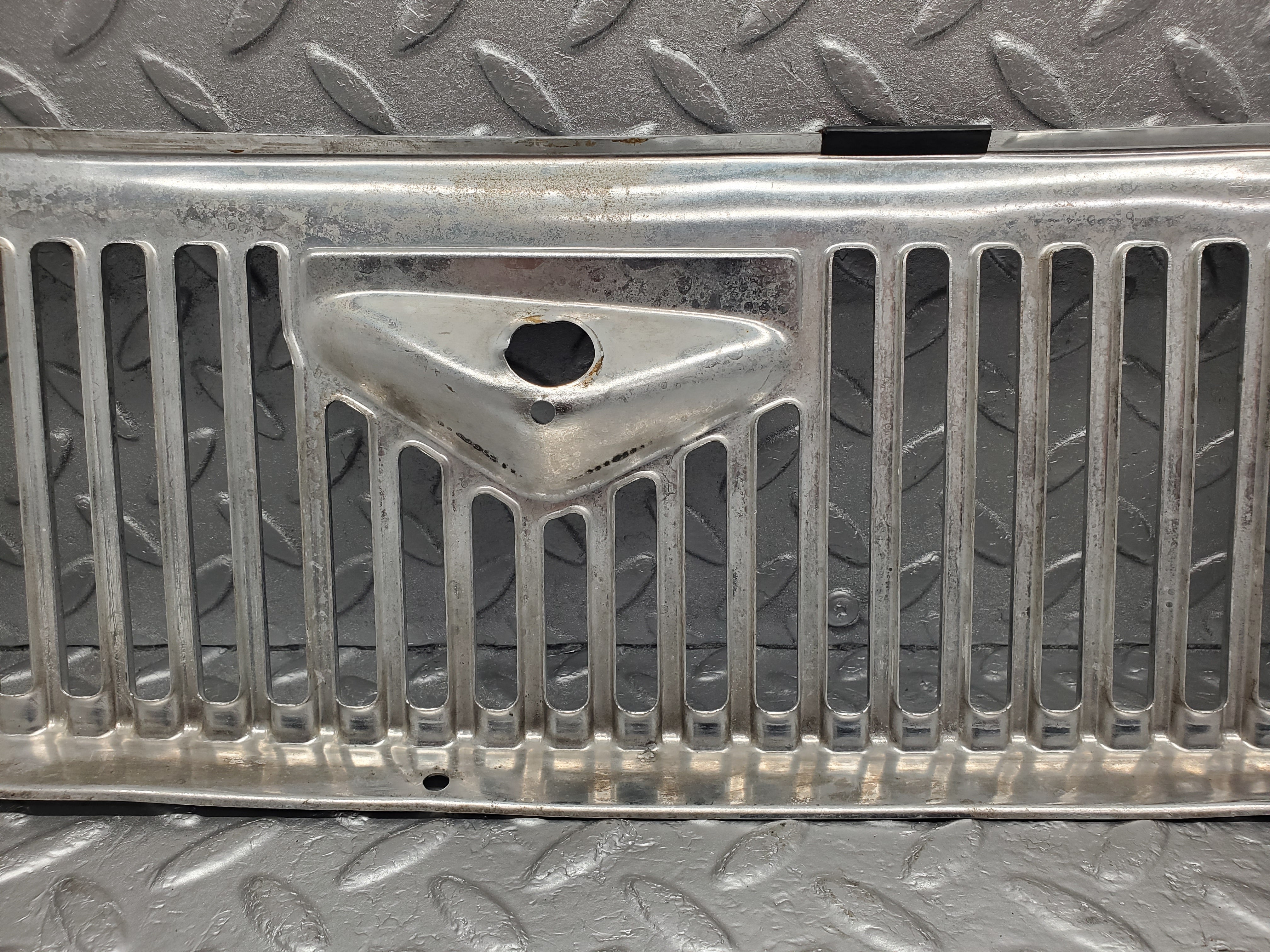 2115 Mercedes-Benz W116 350SE Chrome Air Vent Wiper Cover Grille