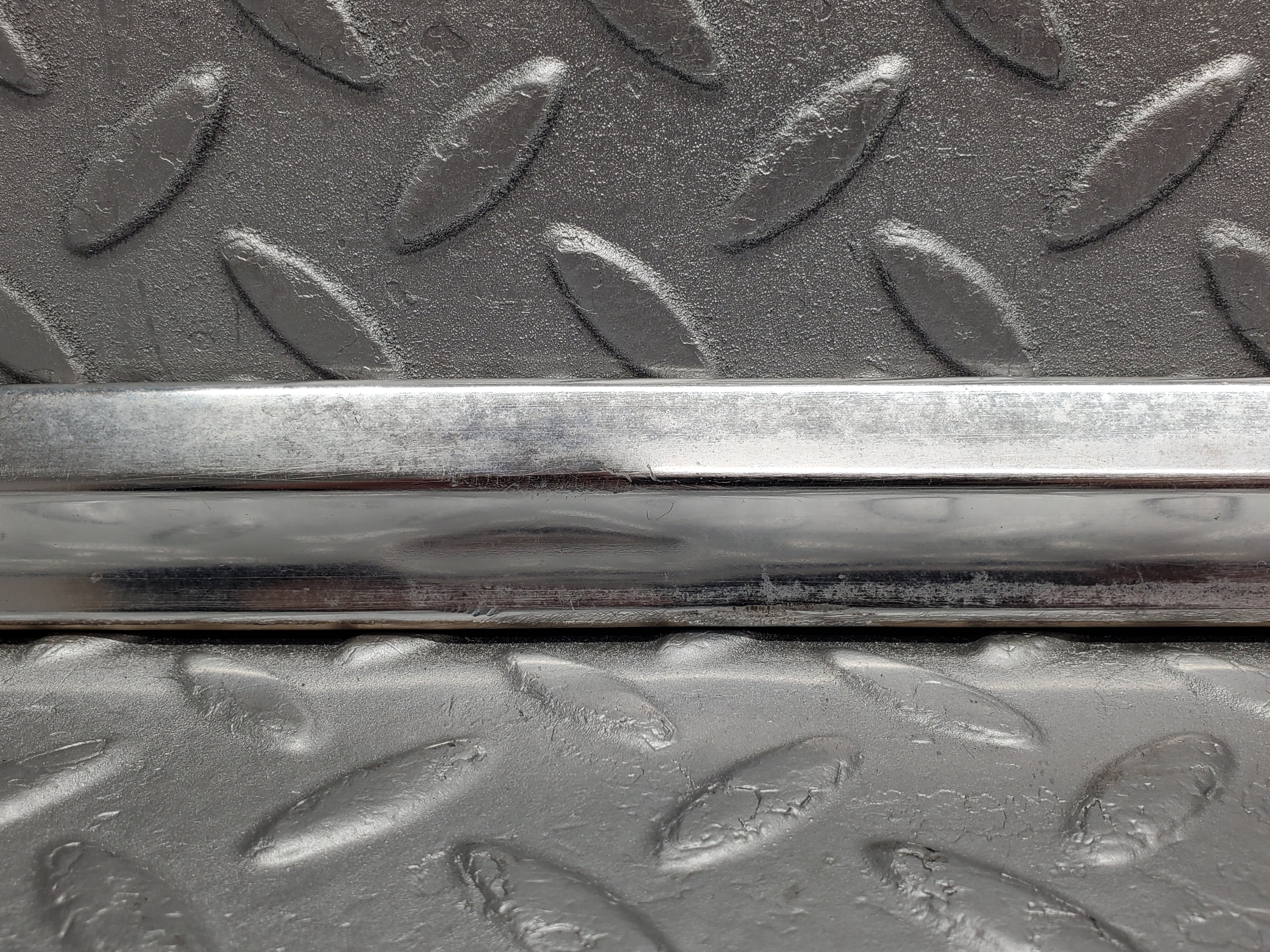 2132 Mercedes-Benz W116 350SE Front Right Door Chrome Trim