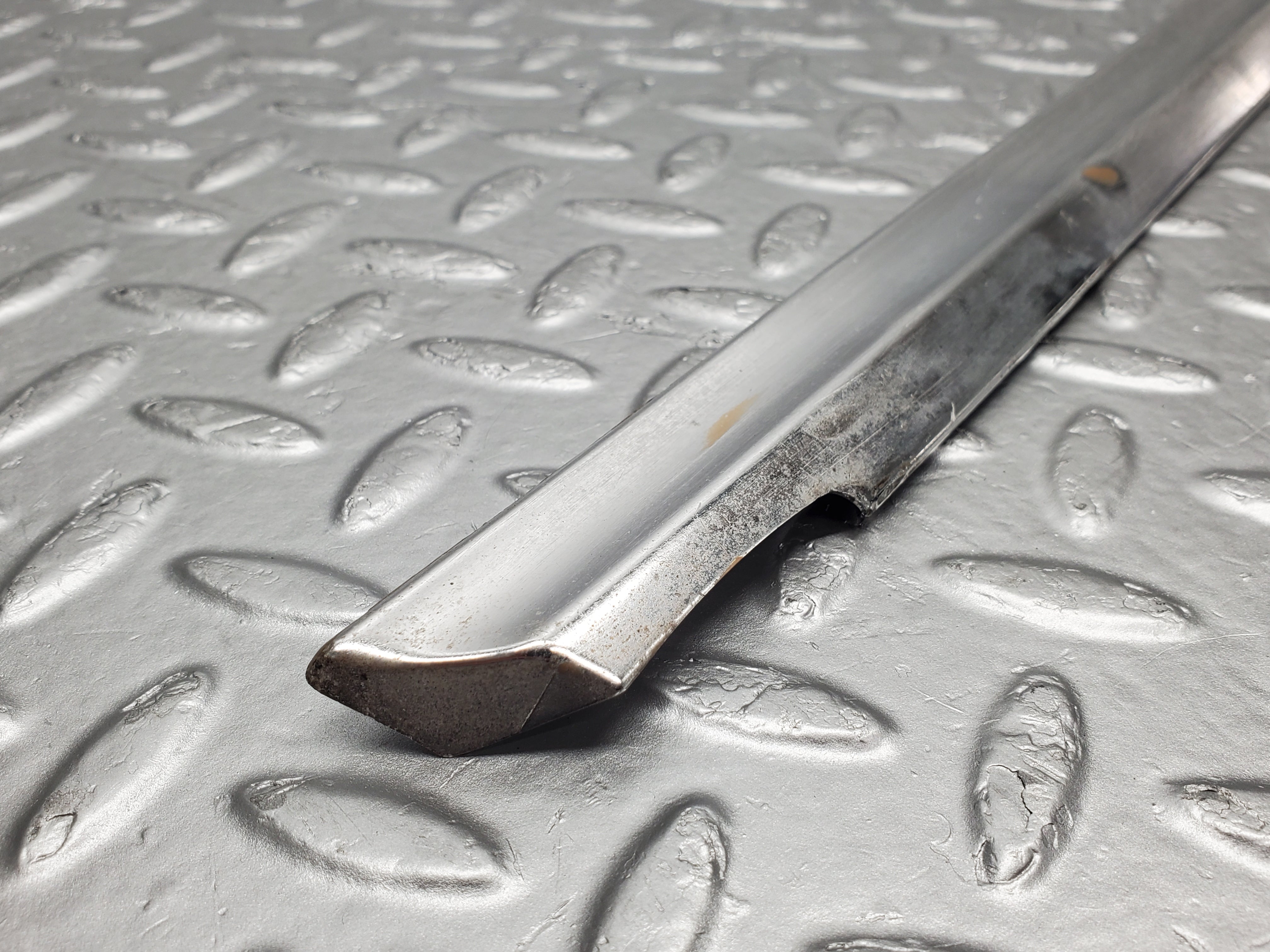 2132 Mercedes-Benz W116 350SE Front Right Door Chrome Trim