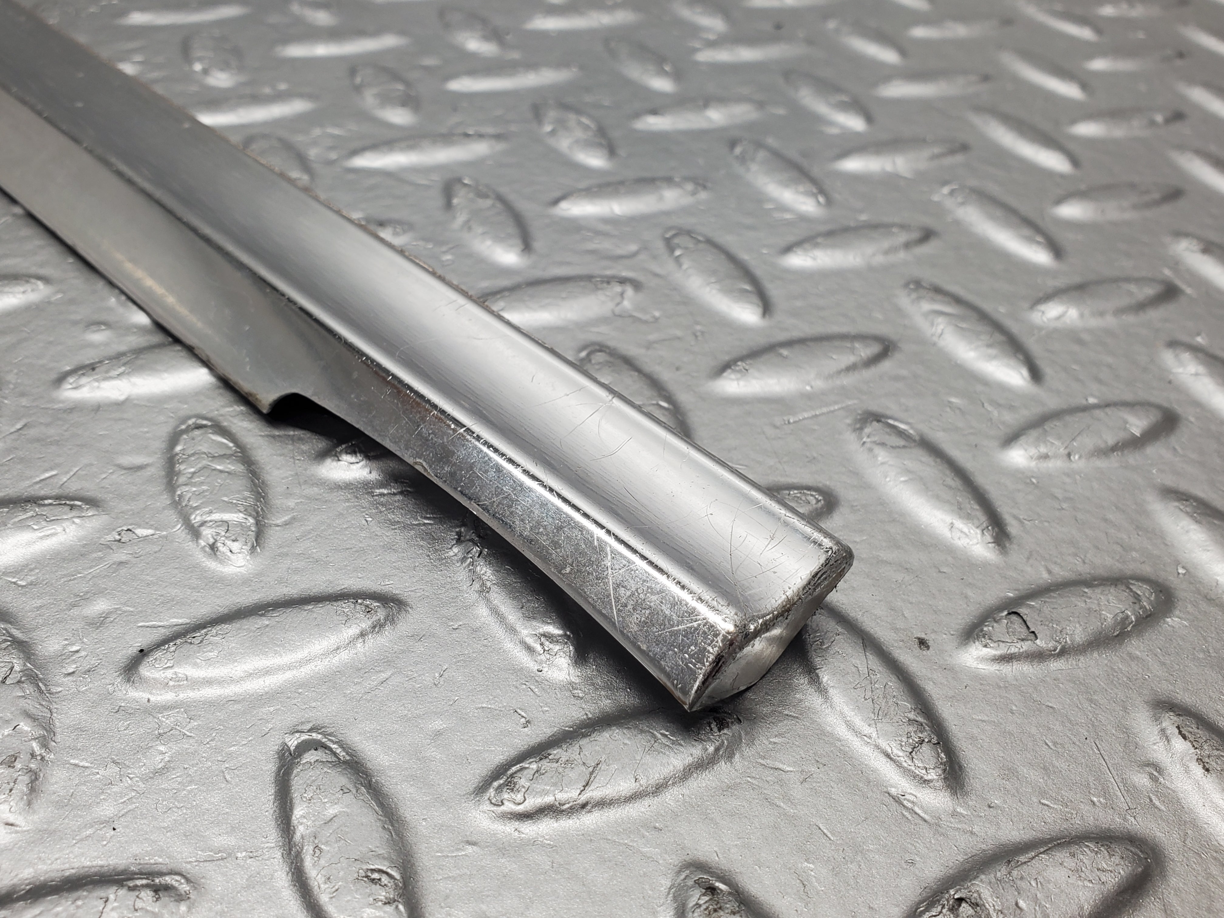 2132 Mercedes-Benz W116 350SE Front Right Door Chrome Trim