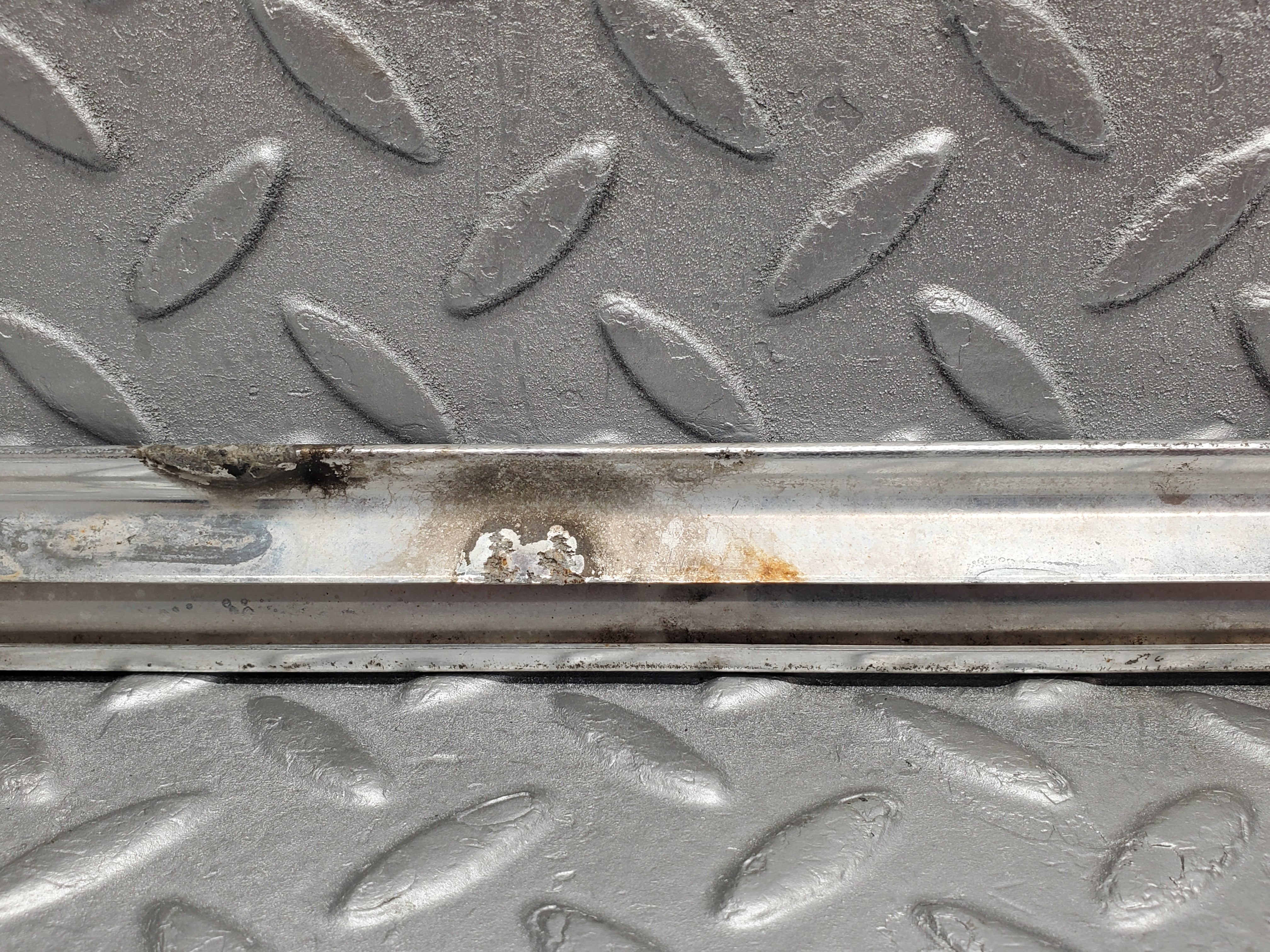 2132 Mercedes-Benz W116 350SE Front Right Door Chrome Trim