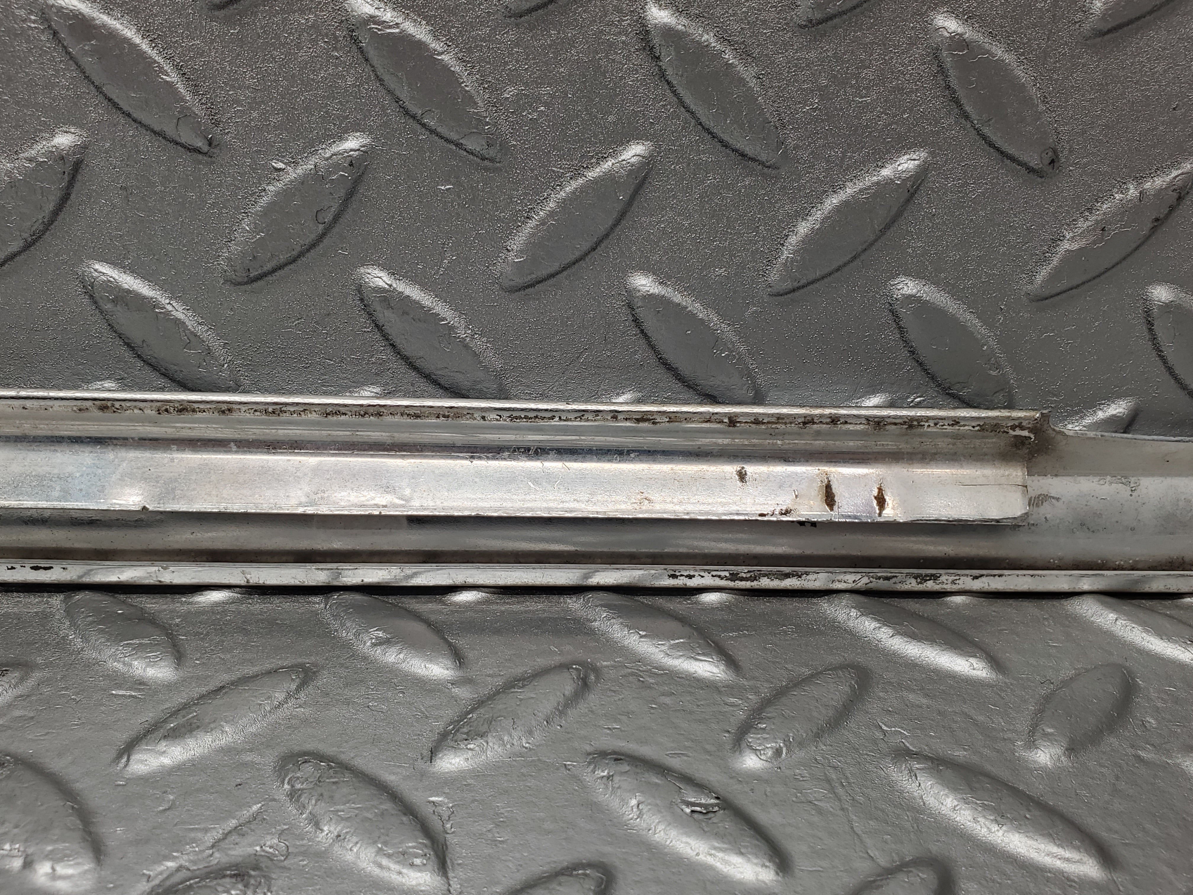 2132 Mercedes-Benz W116 350SE Front Right Door Chrome Trim