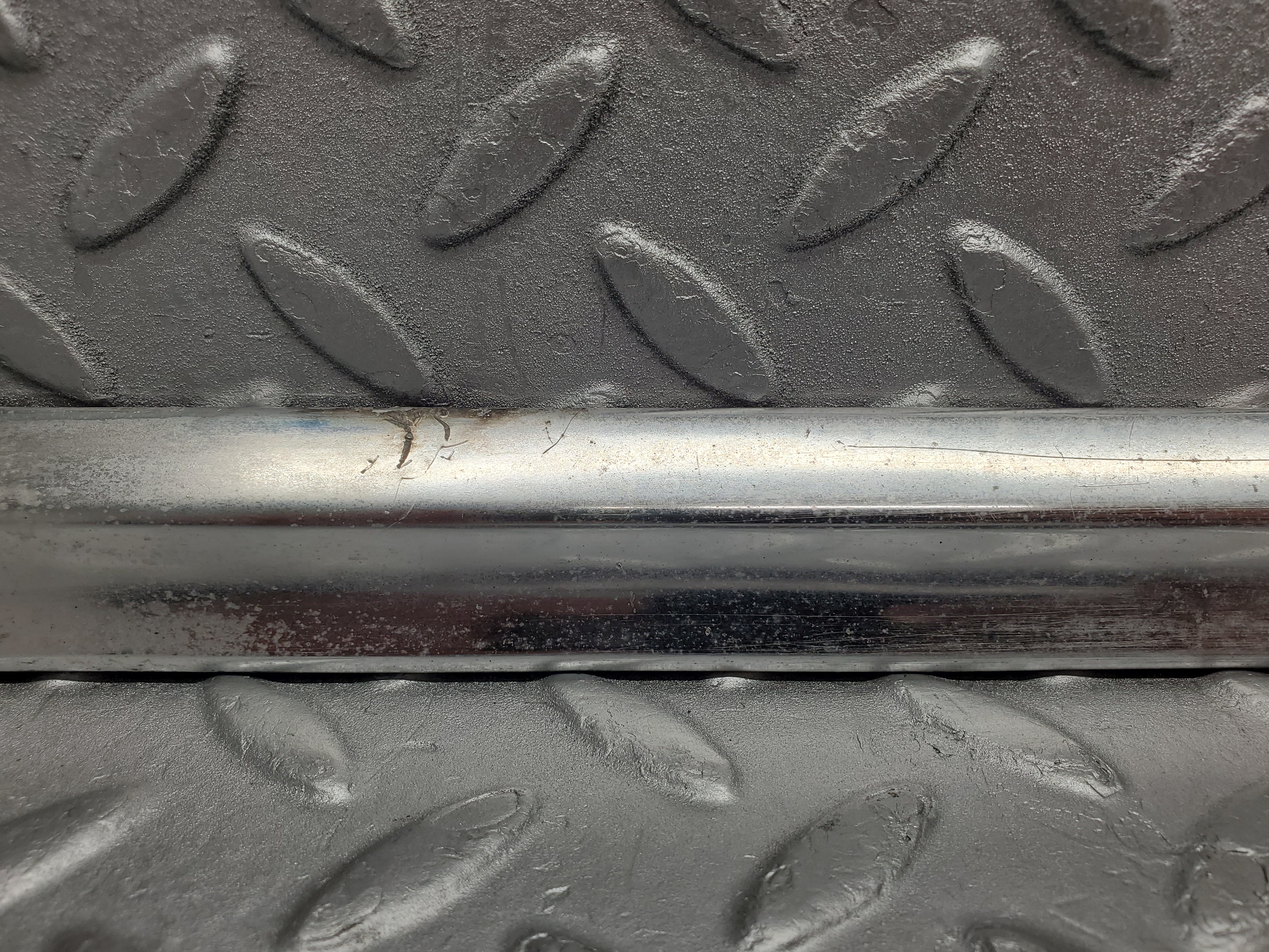 2133 Mercedes-Benz W116 350SE Front Left Door Chrome Trim