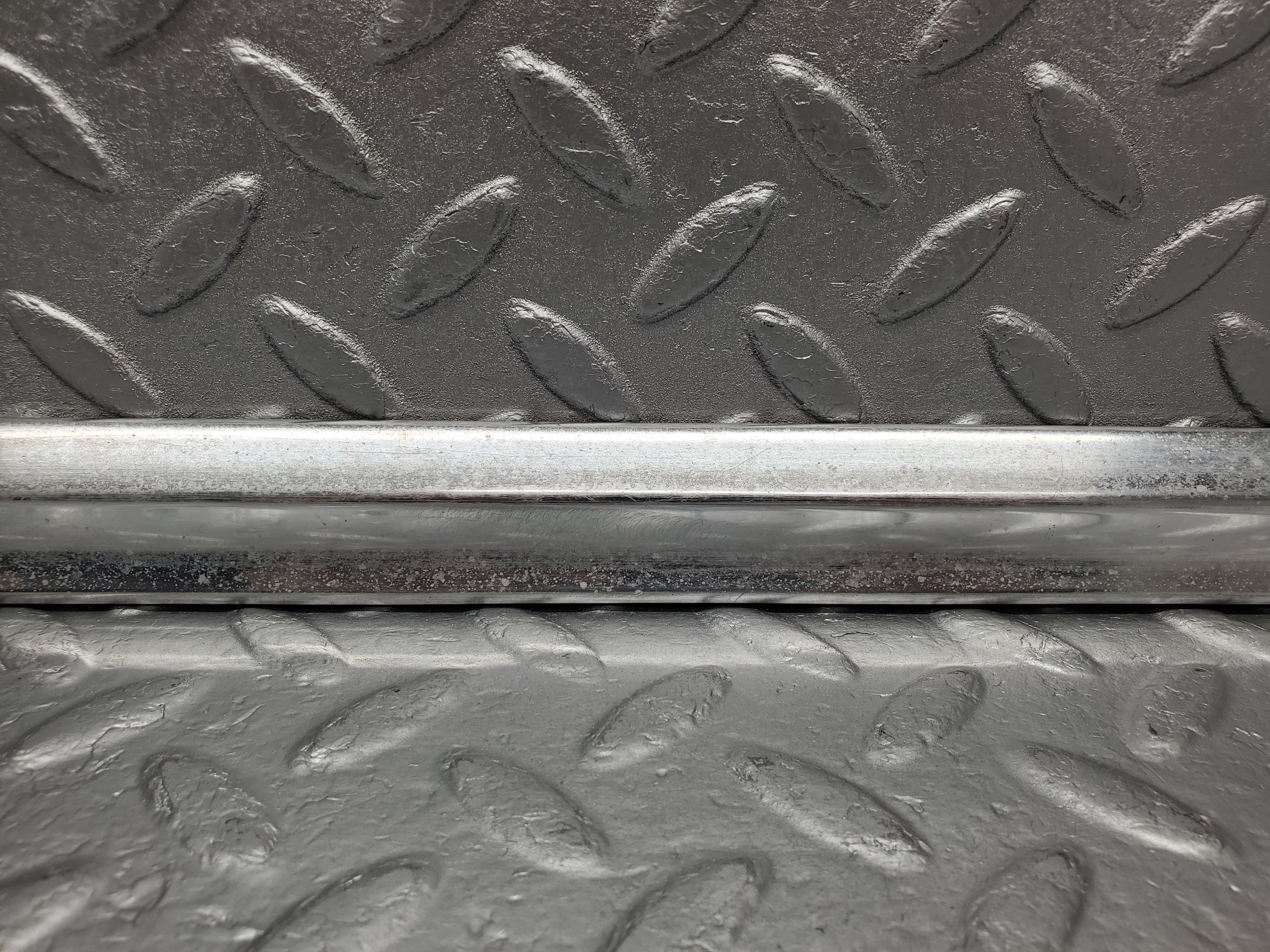 2133 Mercedes-Benz W116 350SE Front Left Door Chrome Trim