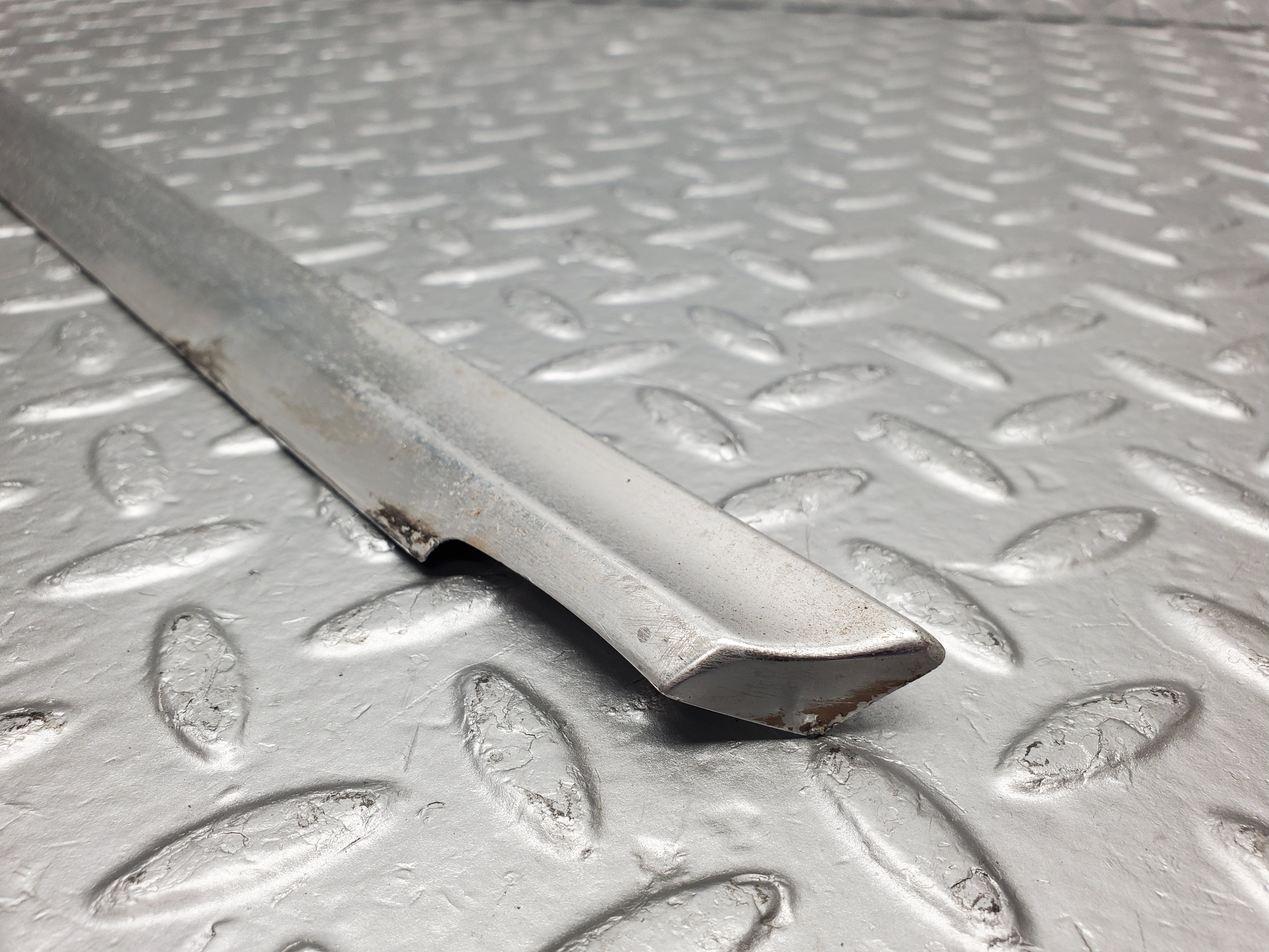 2133 Mercedes-Benz W116 350SE Front Left Door Chrome Trim