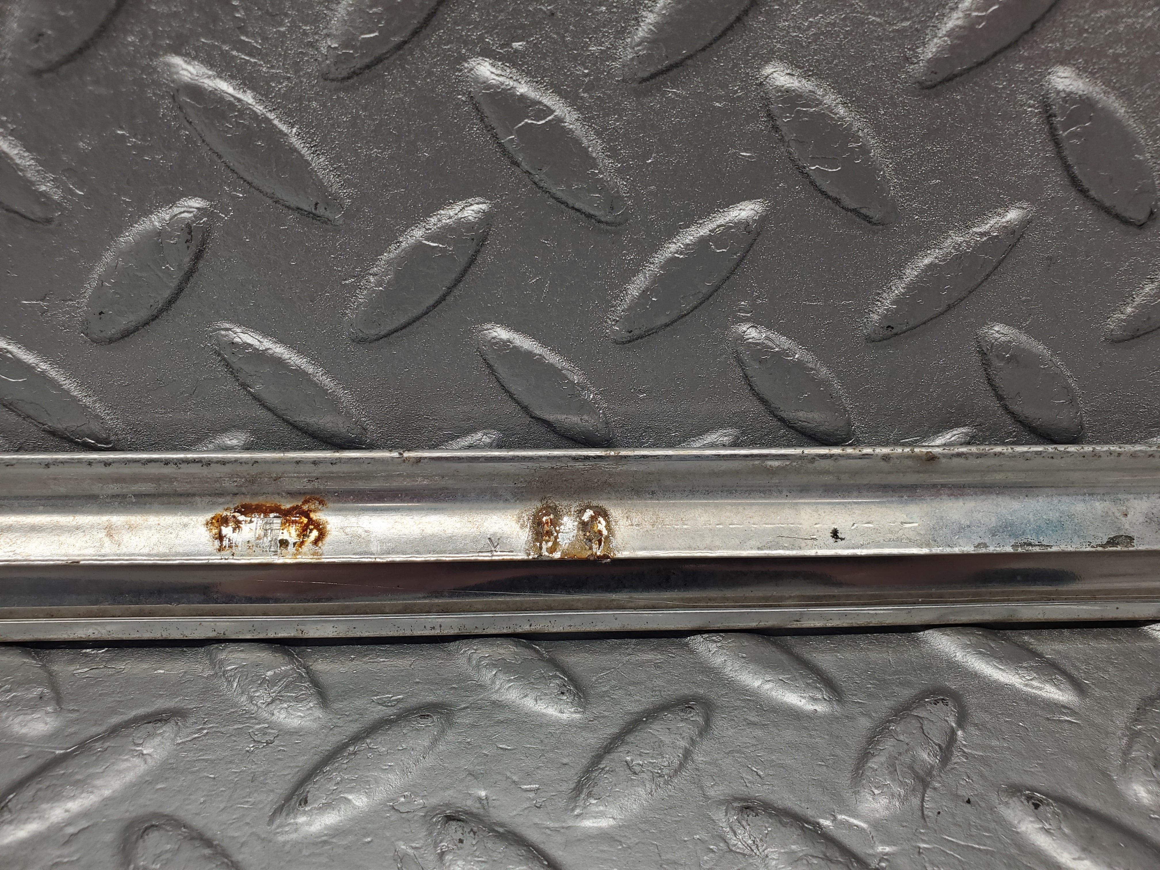 2133 Mercedes-Benz W116 350SE Front Left Door Chrome Trim