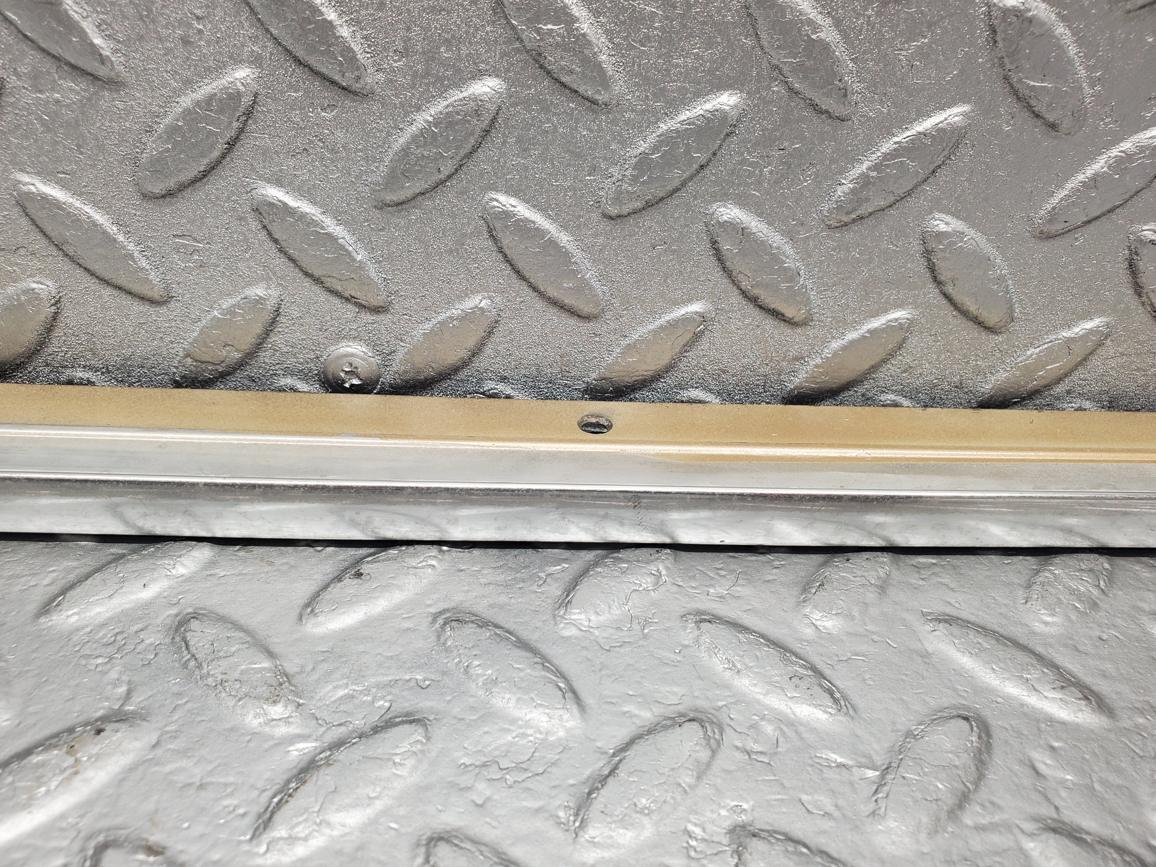 2134 Mercedes-Benz W116 350SE Centre Roof Chrome Trim Left Side