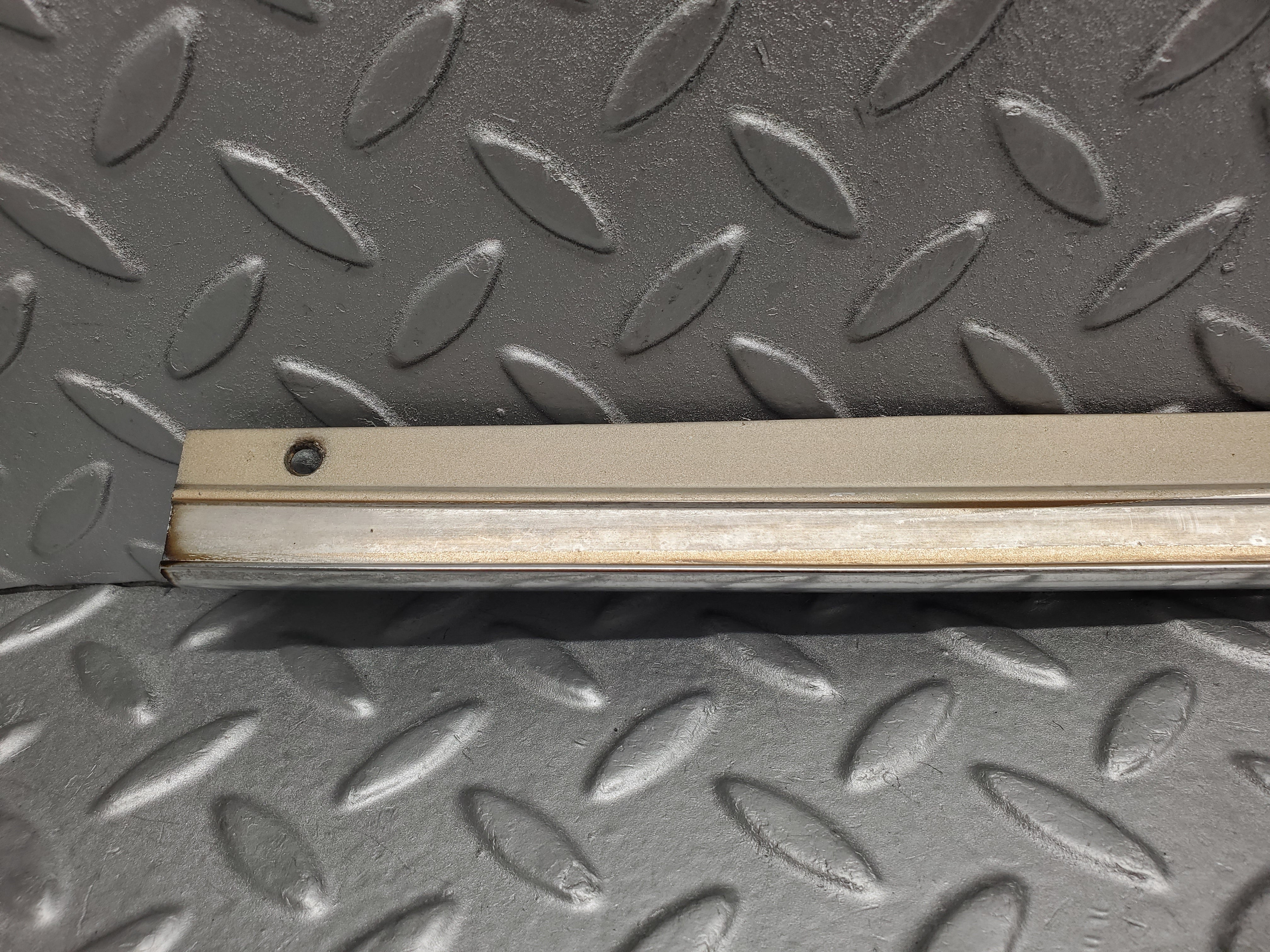 2134 Mercedes-Benz W116 350SE Centre Roof Chrome Trim Left Side