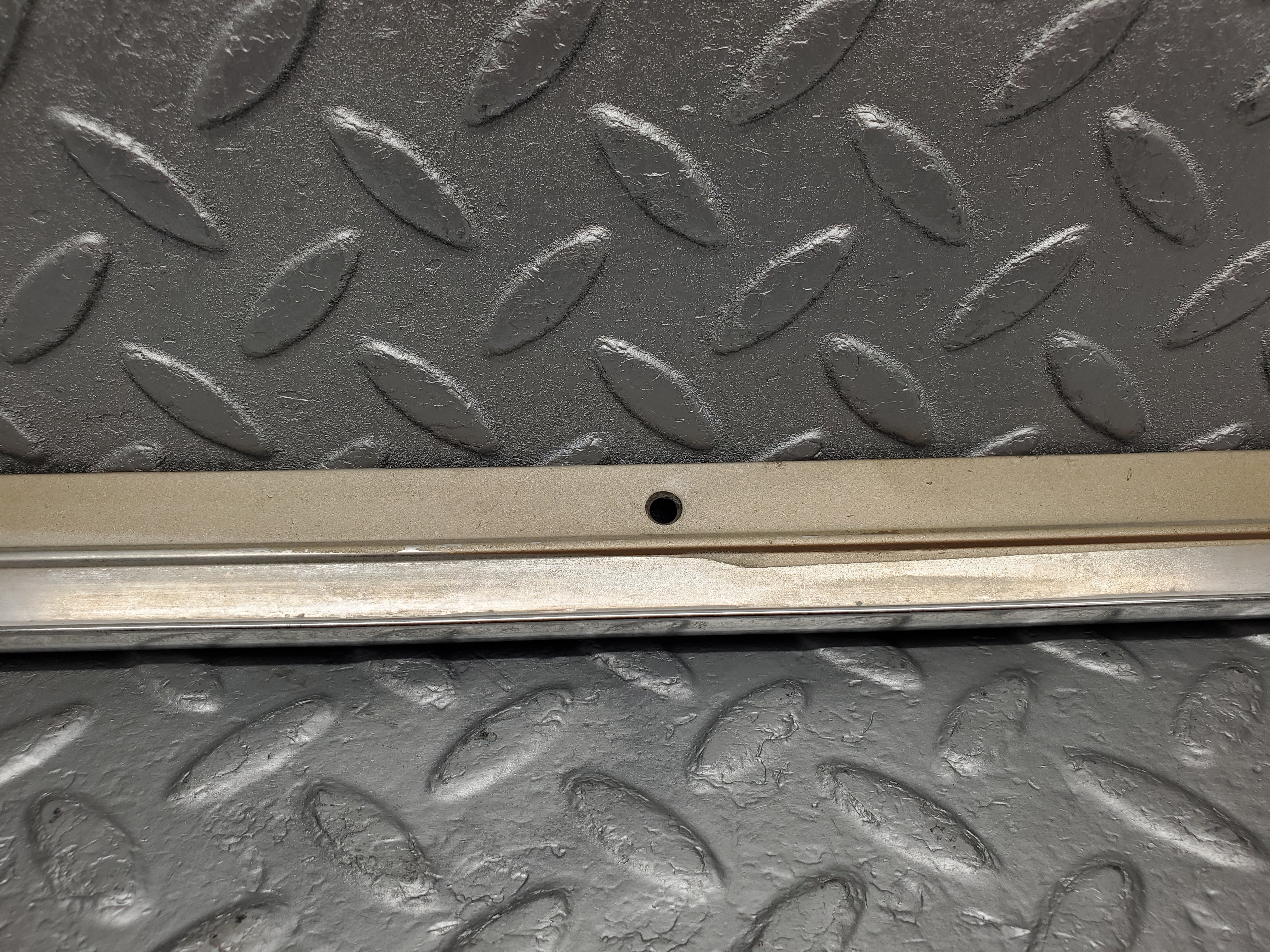 2134 Mercedes-Benz W116 350SE Centre Roof Chrome Trim Left Side