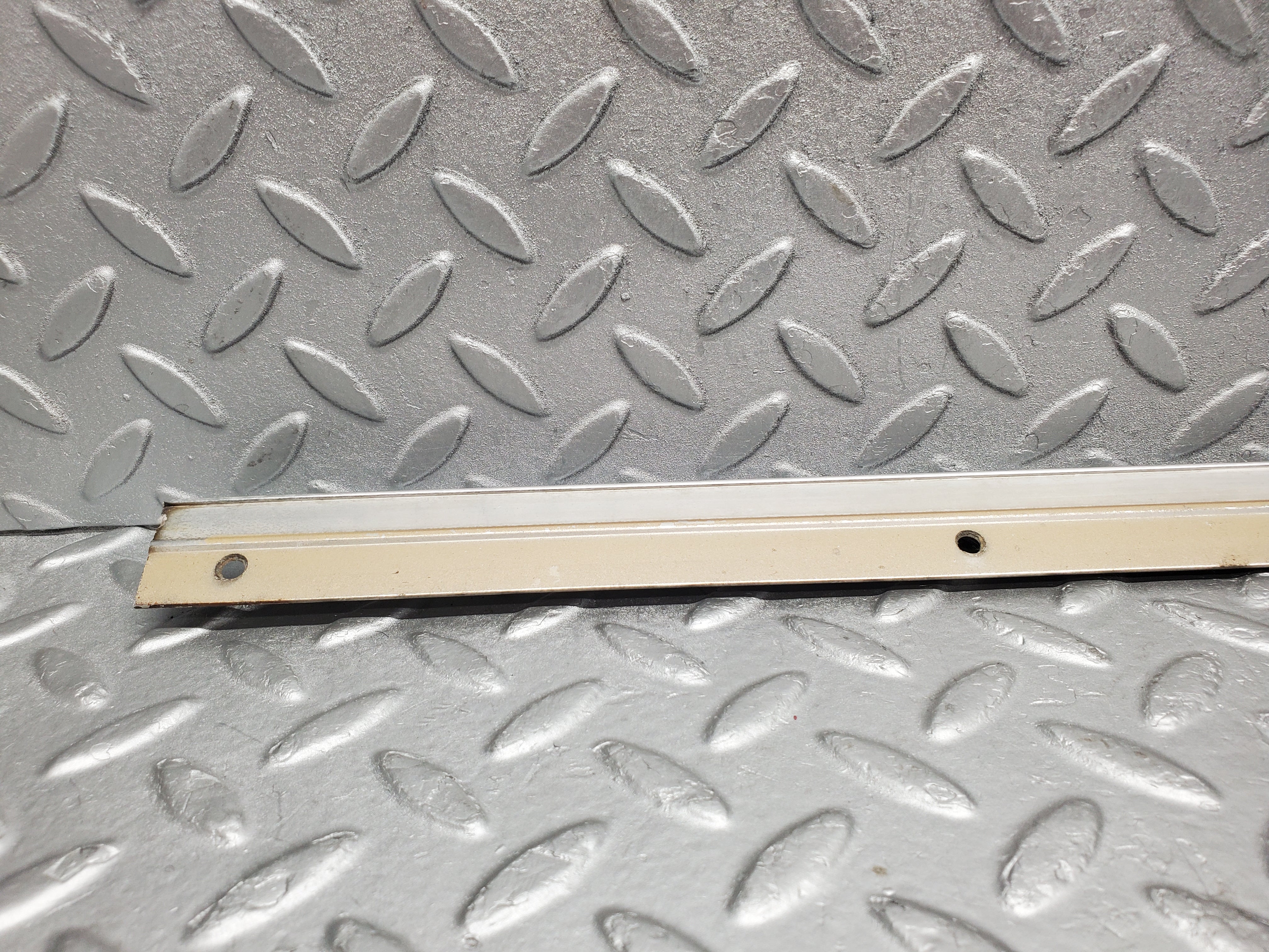 2134 Mercedes-Benz W116 350SE Centre Roof Chrome Trim Left Side