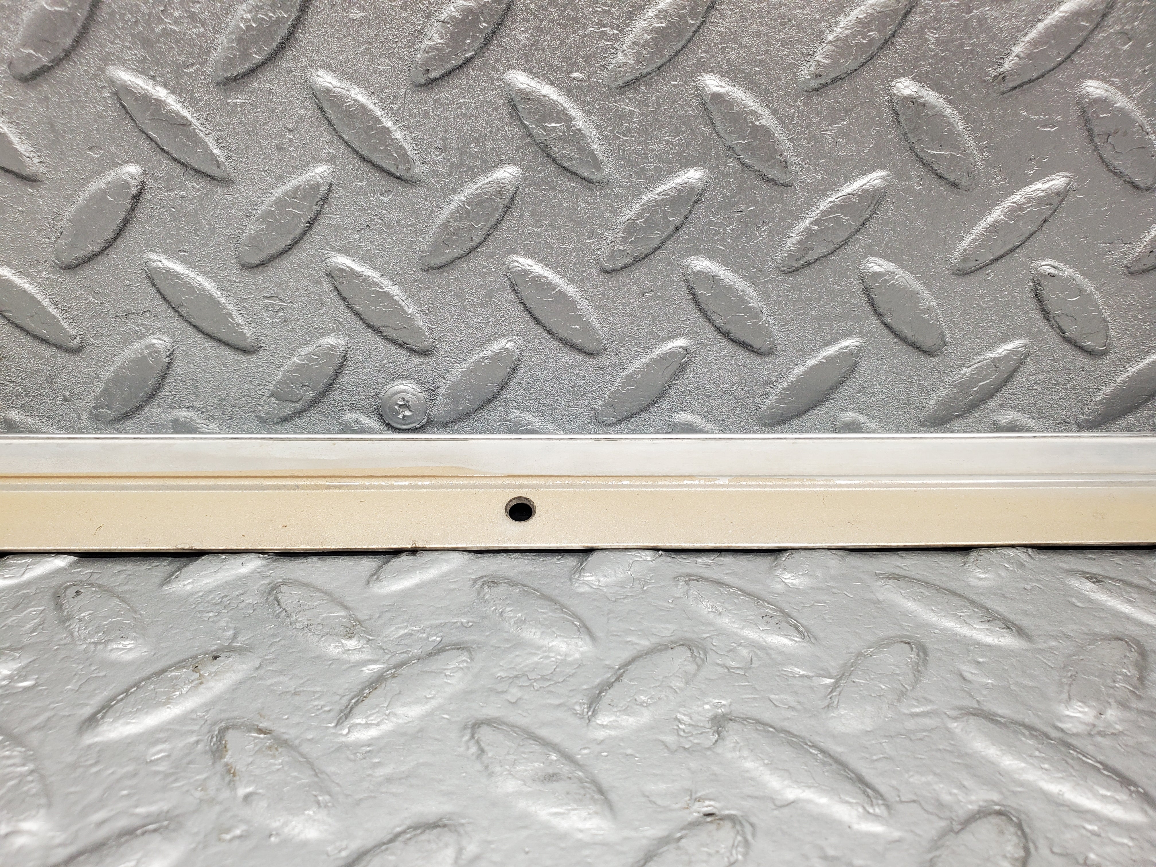 2134 Mercedes-Benz W116 350SE Centre Roof Chrome Trim Left Side