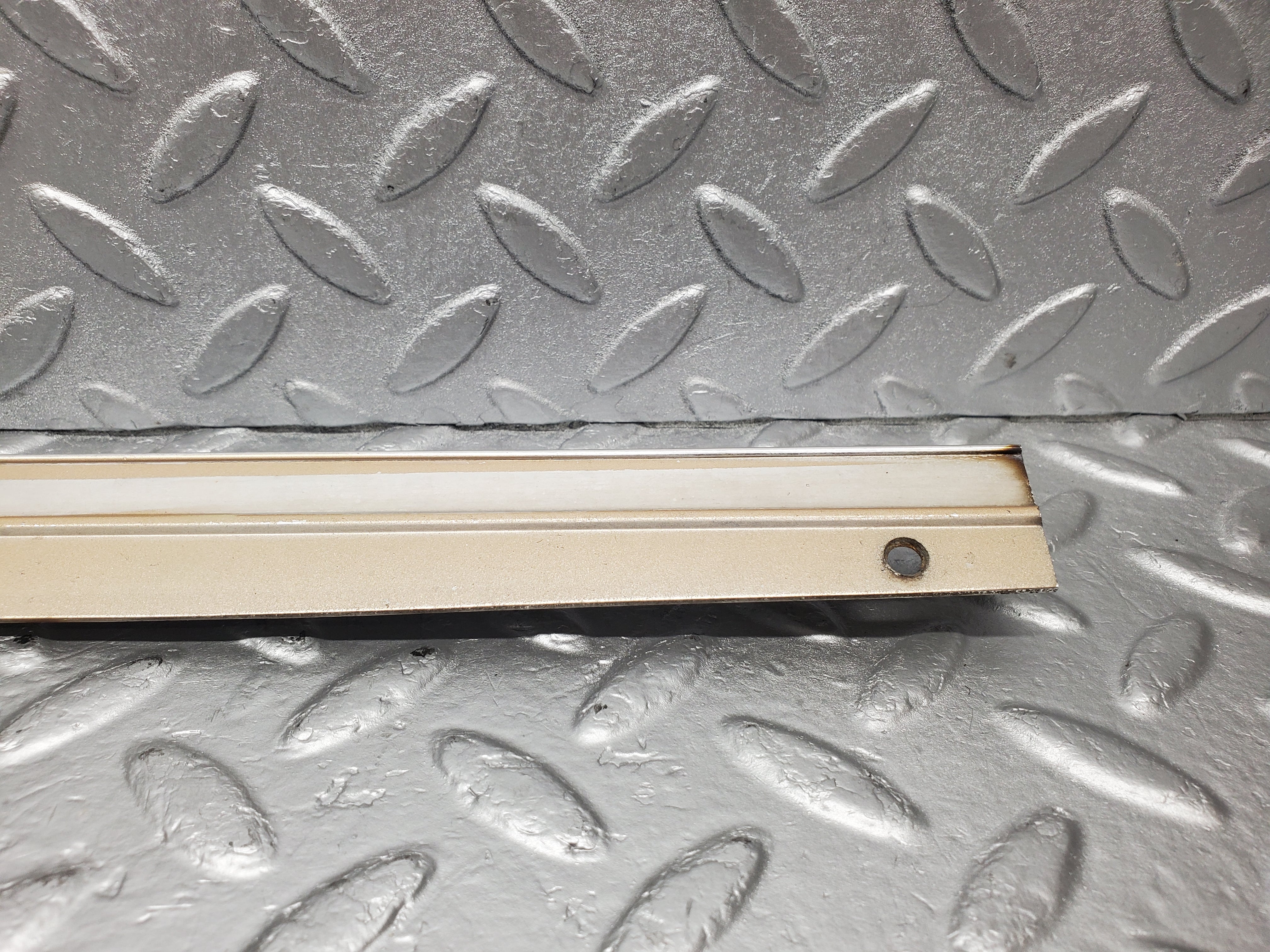 2134 Mercedes-Benz W116 350SE Centre Roof Chrome Trim Left Side