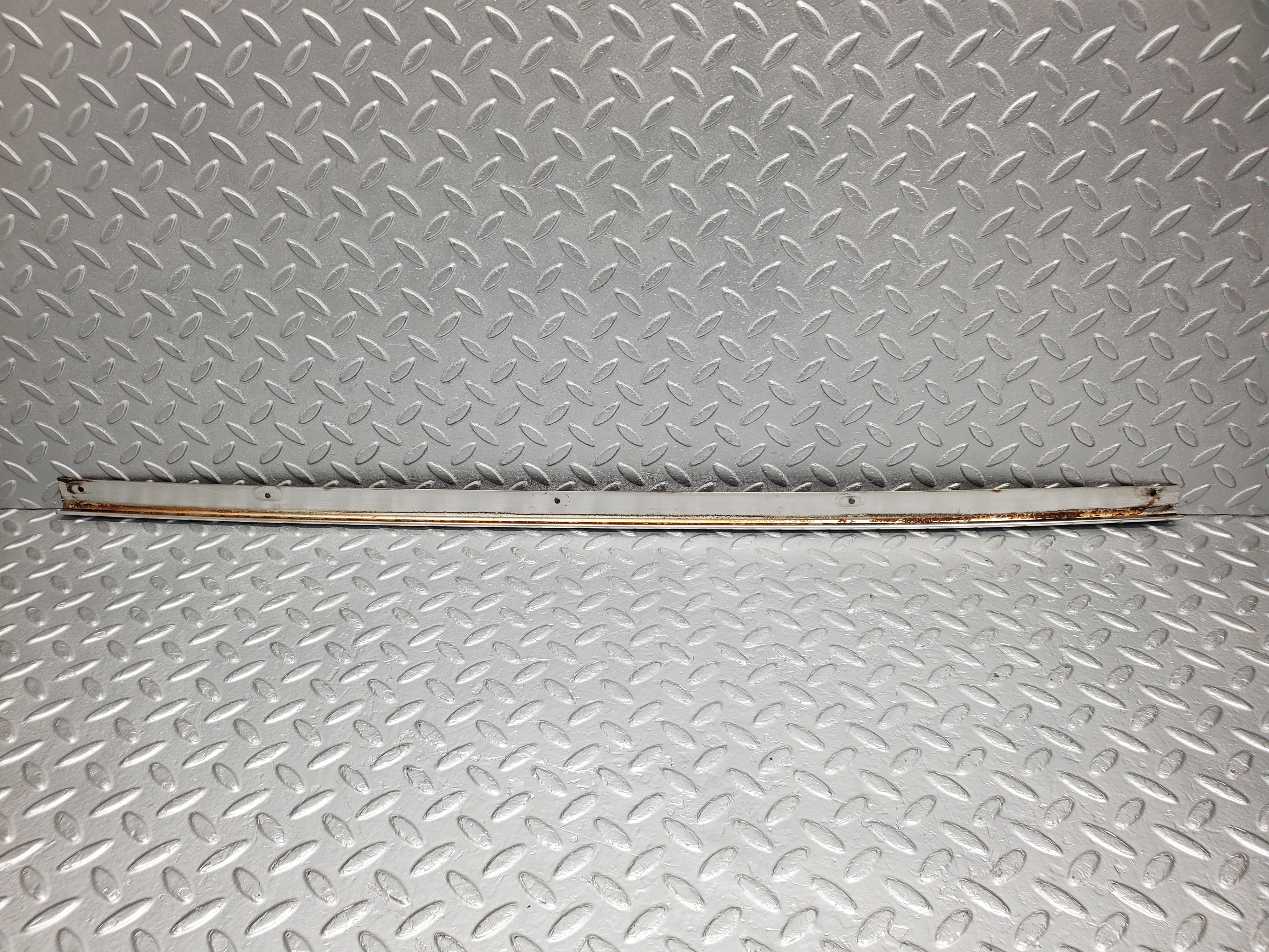 2134 Mercedes-Benz W116 350SE Centre Roof Chrome Trim Left Side