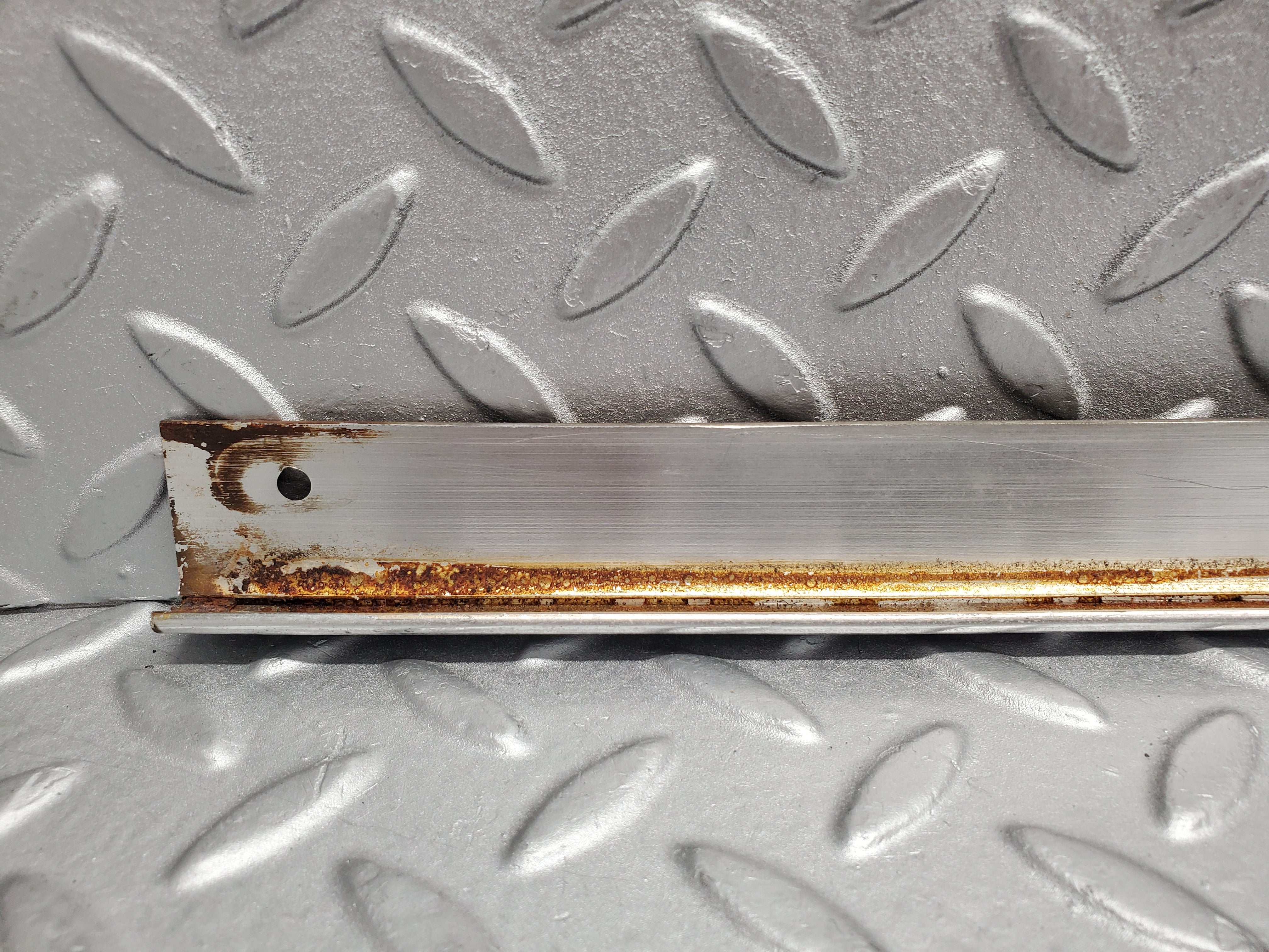 2134 Mercedes-Benz W116 350SE Centre Roof Chrome Trim Left Side