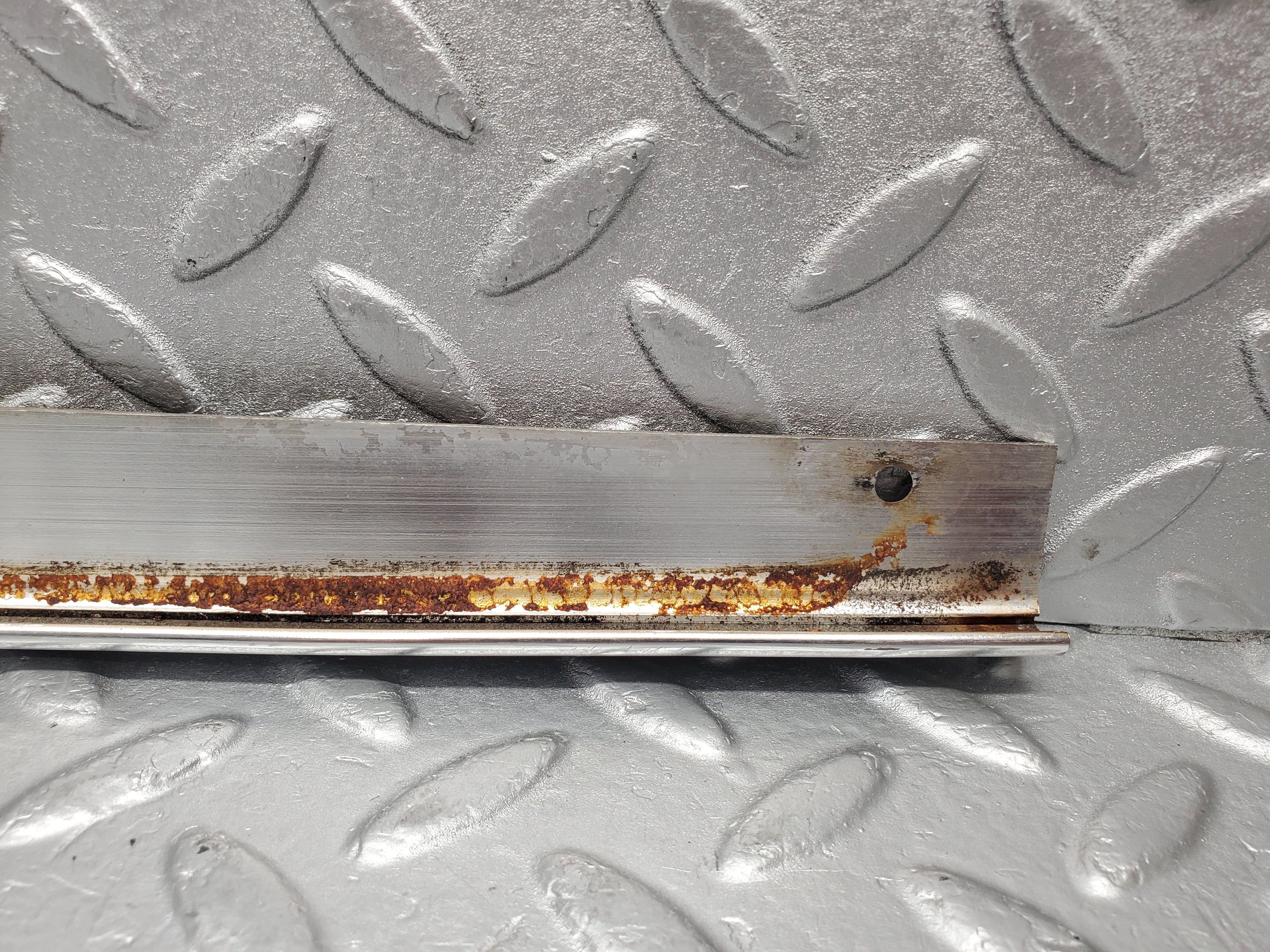 2134 Mercedes-Benz W116 350SE Centre Roof Chrome Trim Left Side