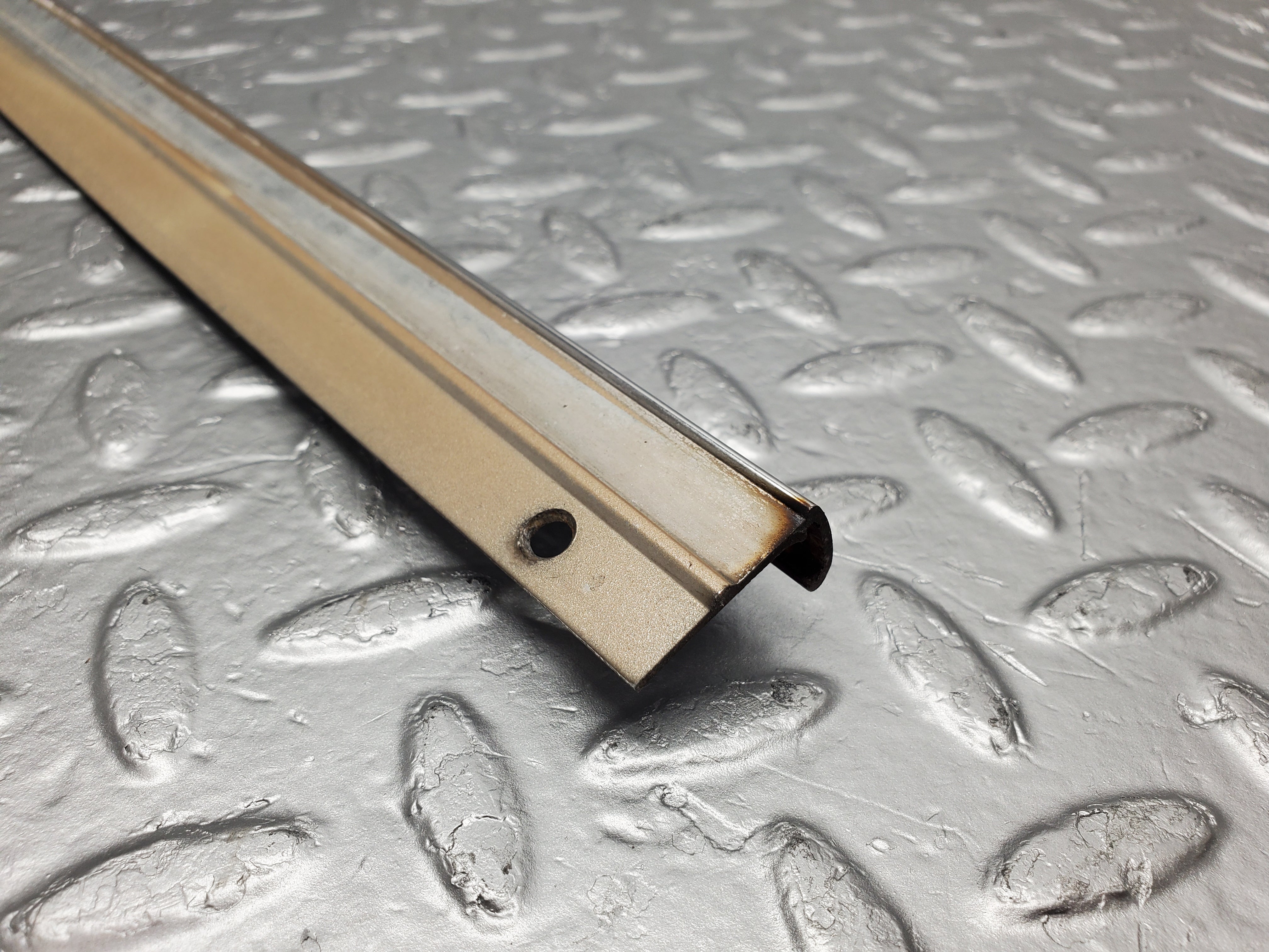 2134 Mercedes-Benz W116 350SE Centre Roof Chrome Trim Left Side