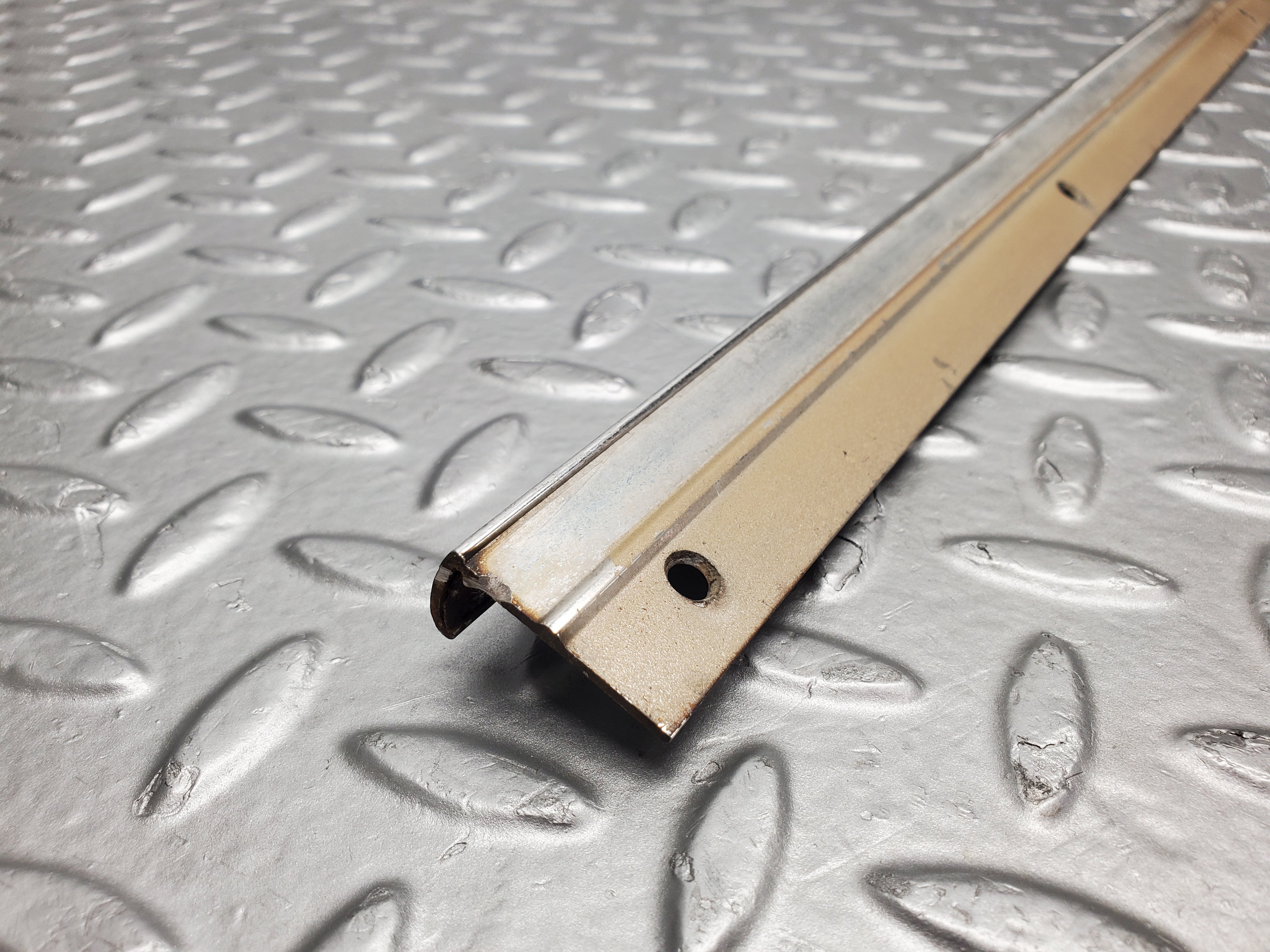 2134 Mercedes-Benz W116 350SE Centre Roof Chrome Trim Left Side