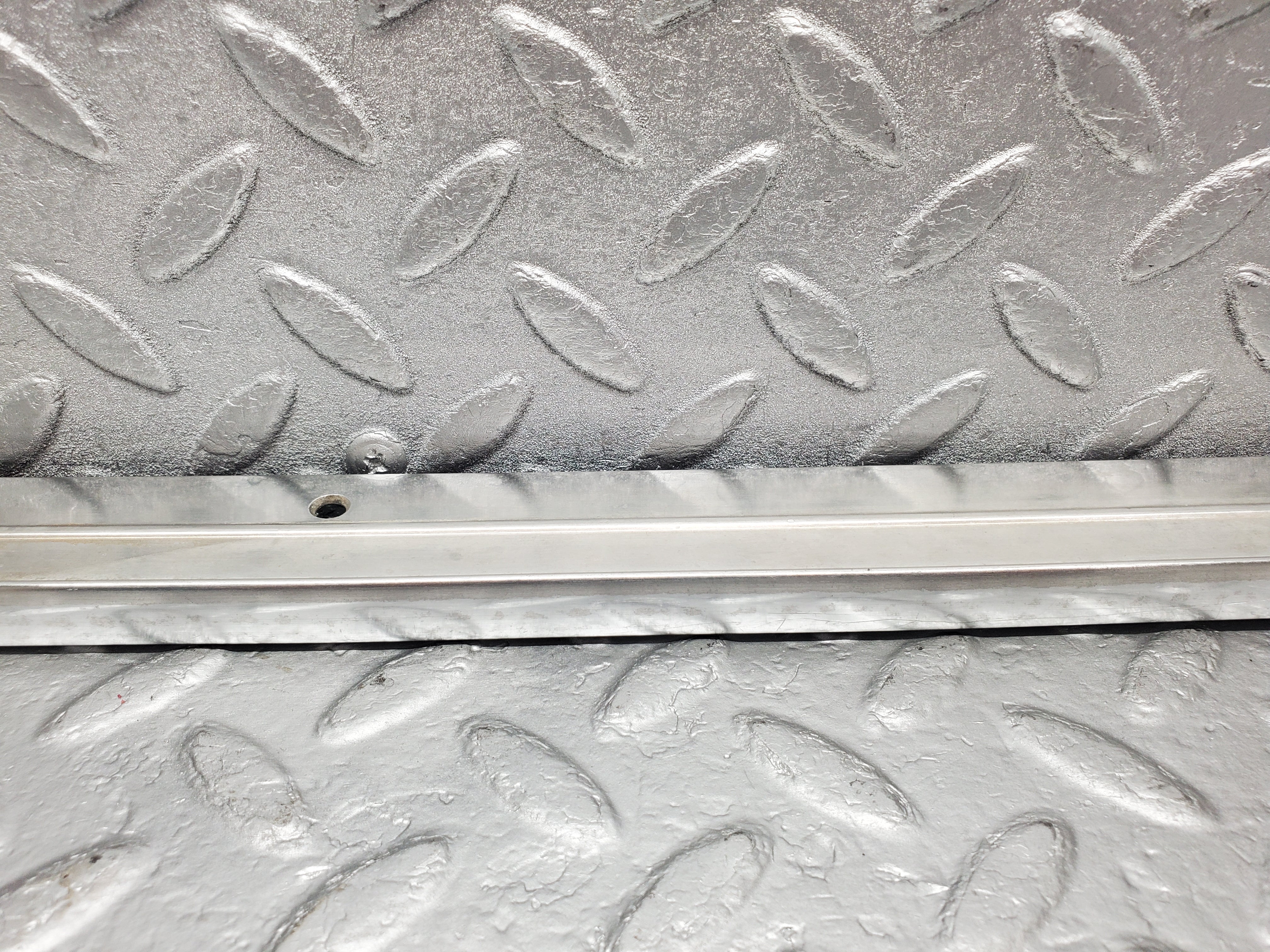 2135 Mercedes-Benz W116 350SE Centre Roof Chrome Trim Right Side