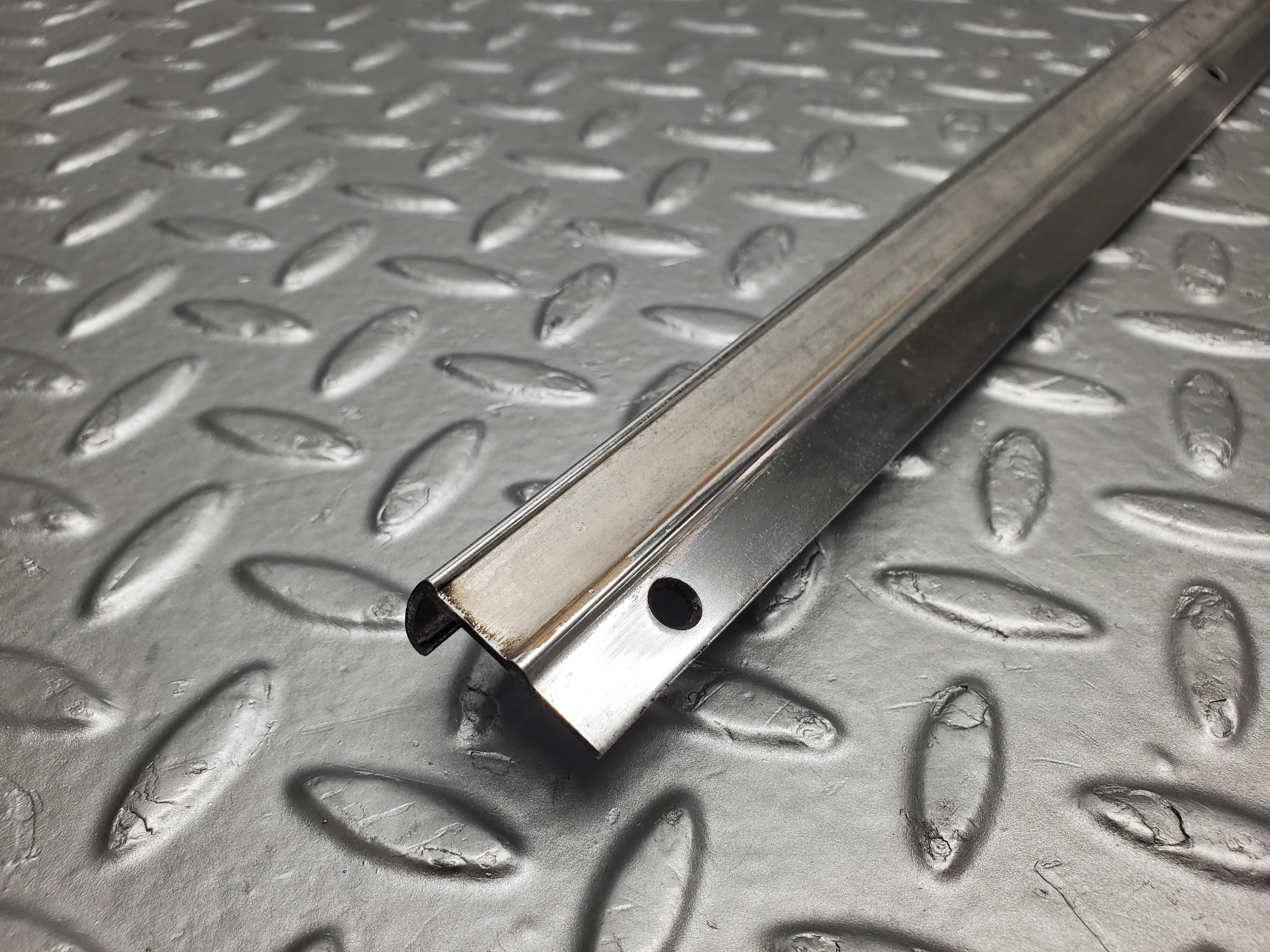 2135 Mercedes-Benz W116 350SE Centre Roof Chrome Trim Right Side