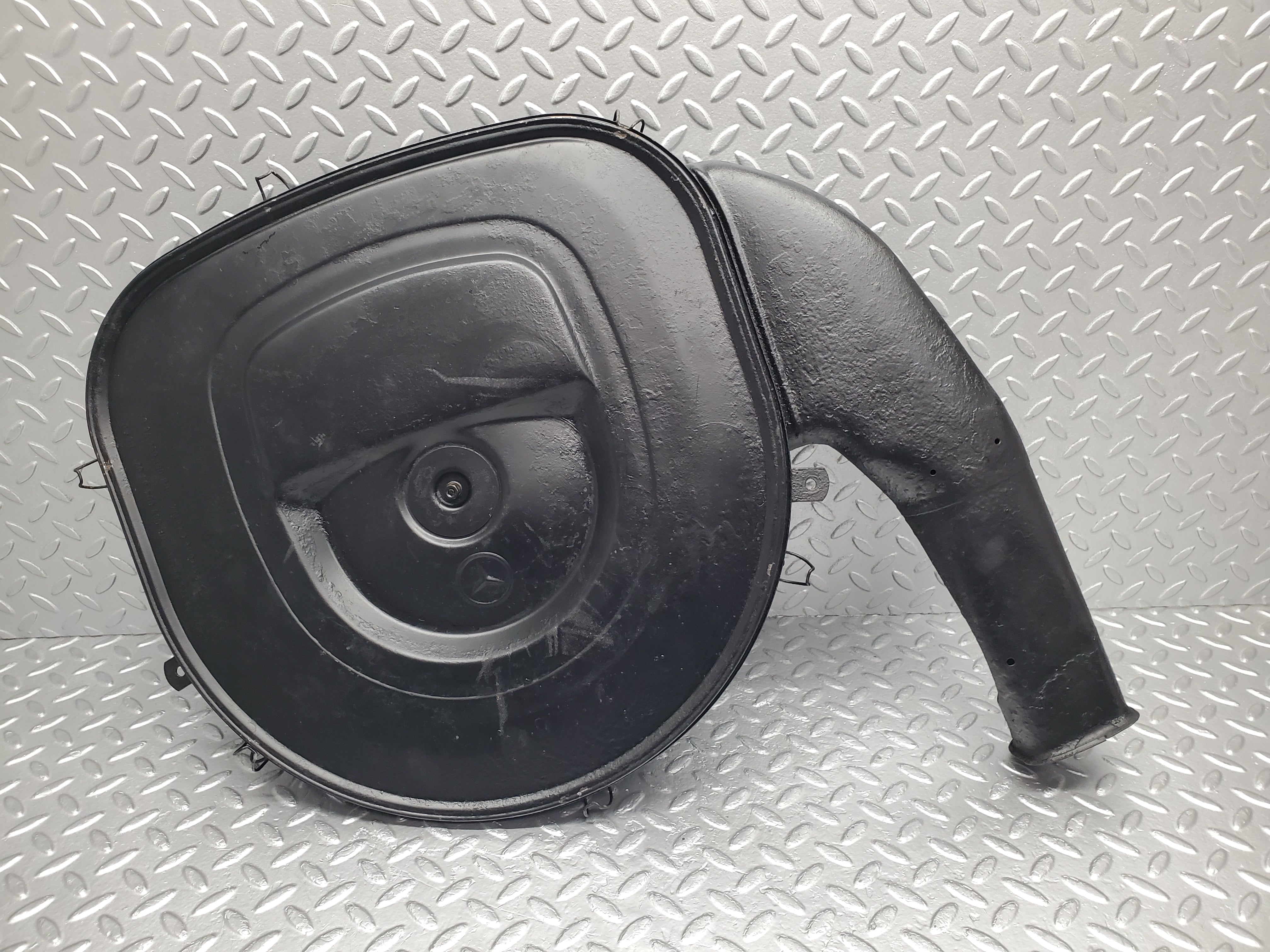 2137 Mercedes-Benz W116 350SE Air Filter Housing 4517485106