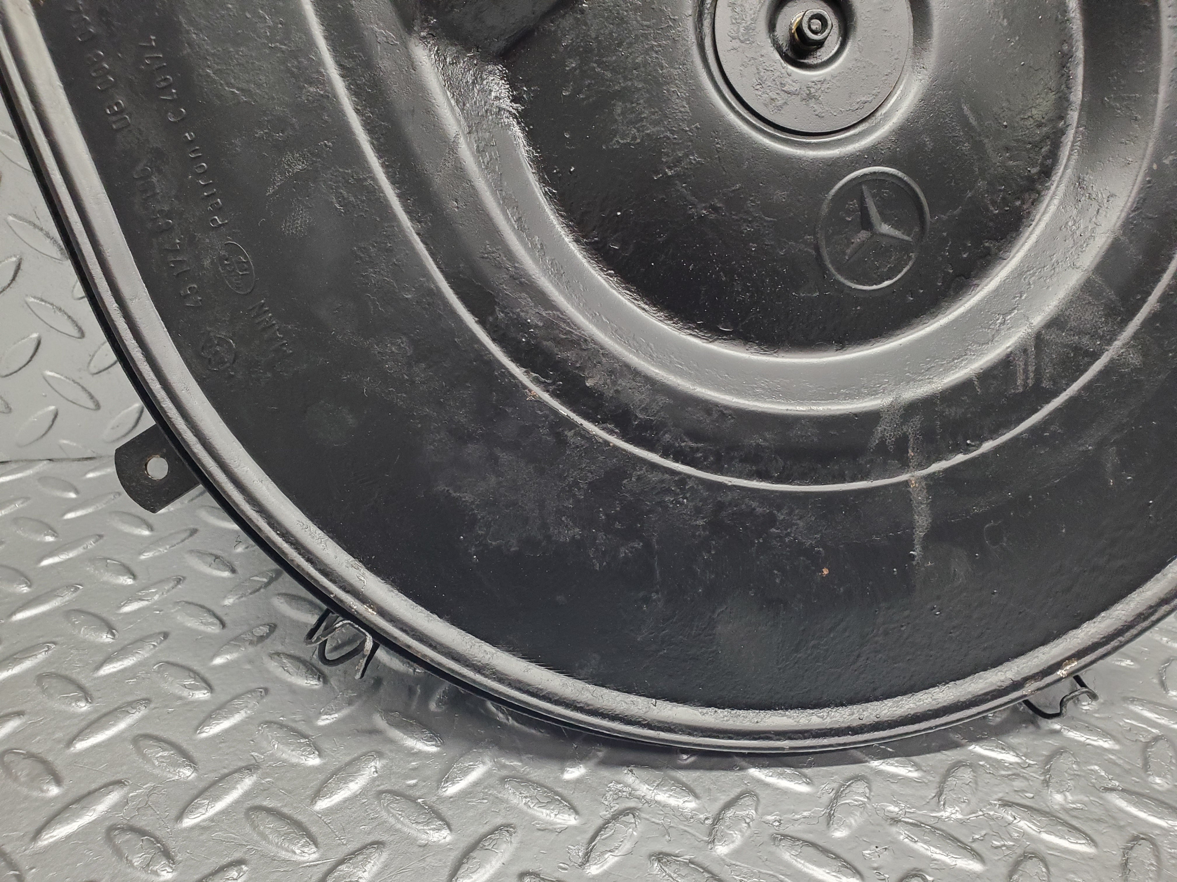 2137 Mercedes-Benz W116 350SE Air Filter Housing 4517485106