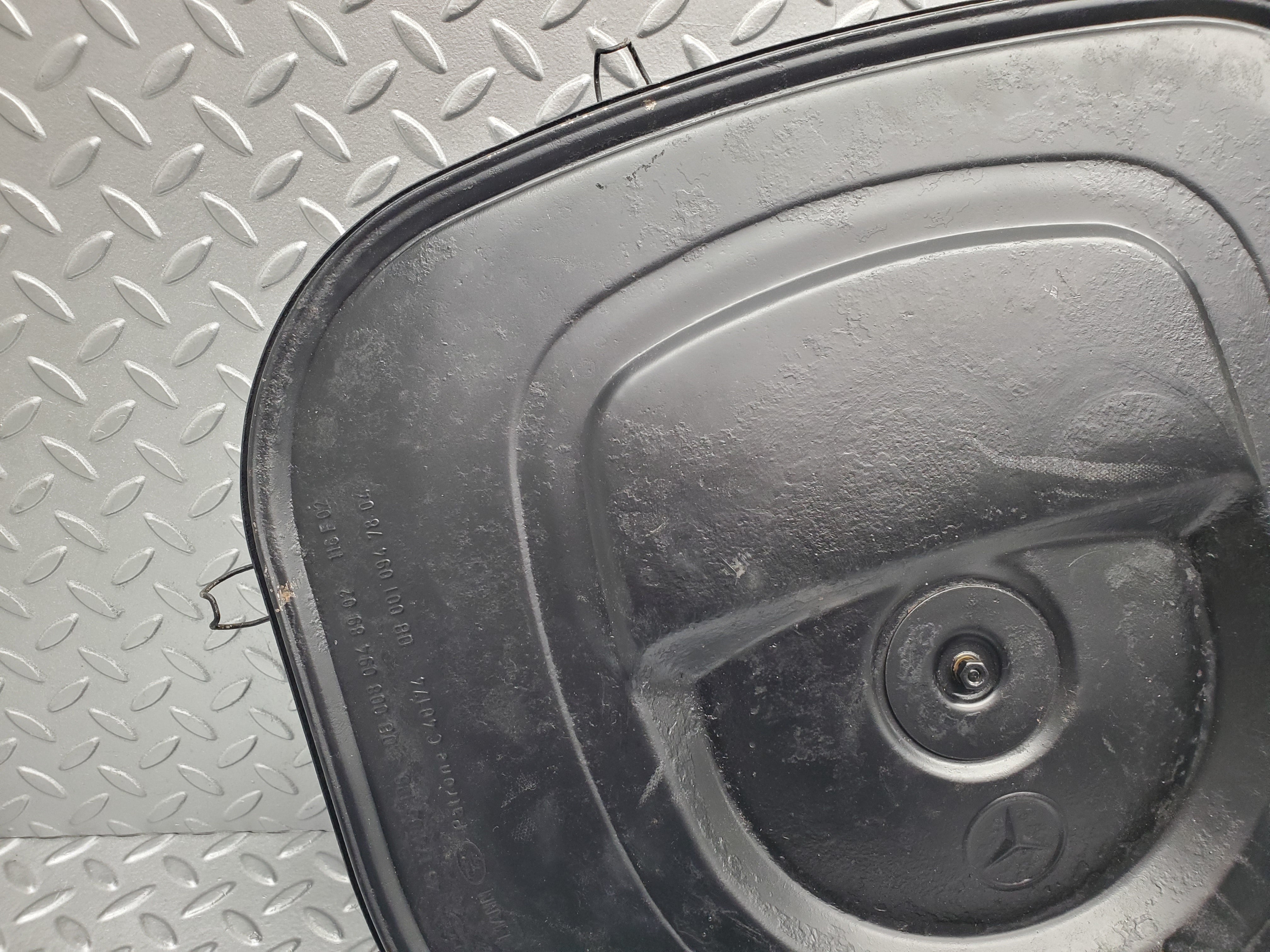 2137 Mercedes-Benz W116 350SE Air Filter Housing 4517485106