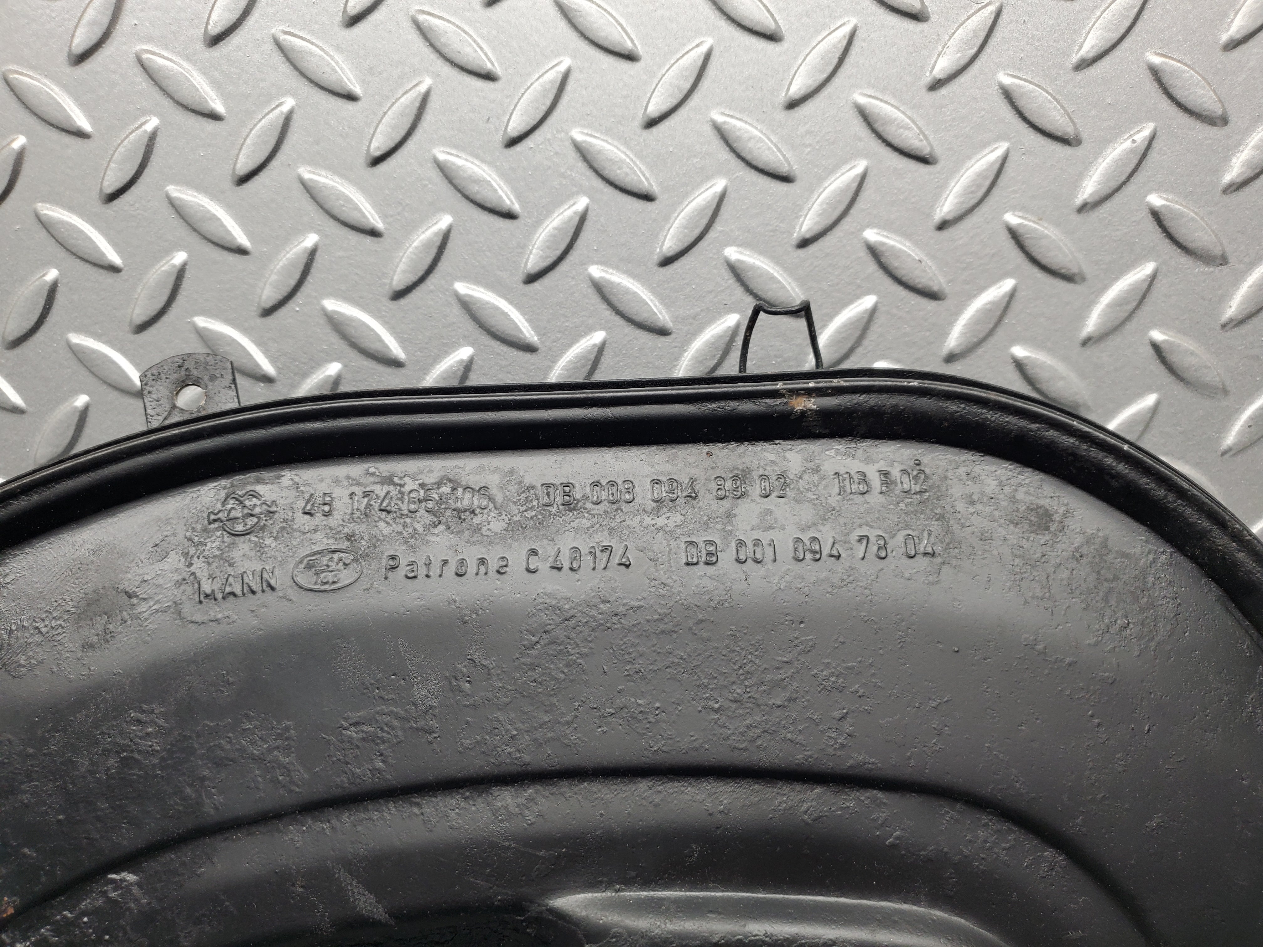 2137 Mercedes-Benz W116 350SE Air Filter Housing 4517485106